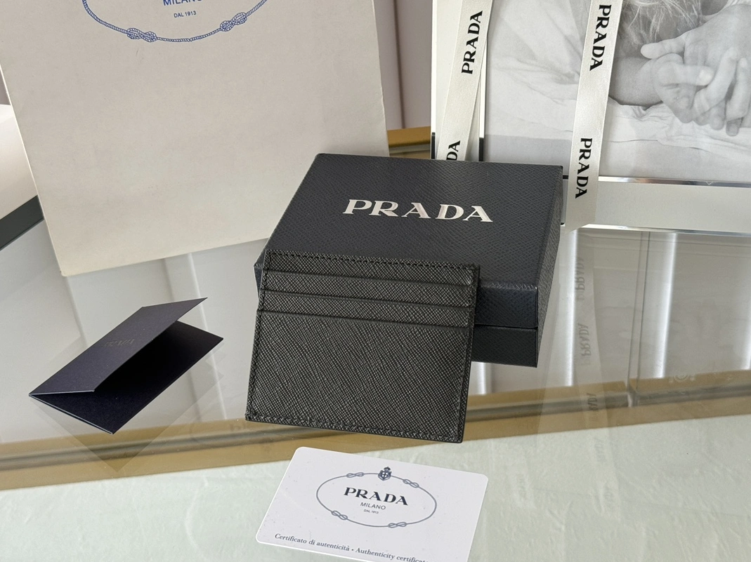 Trendy 5370 Prada Card Case