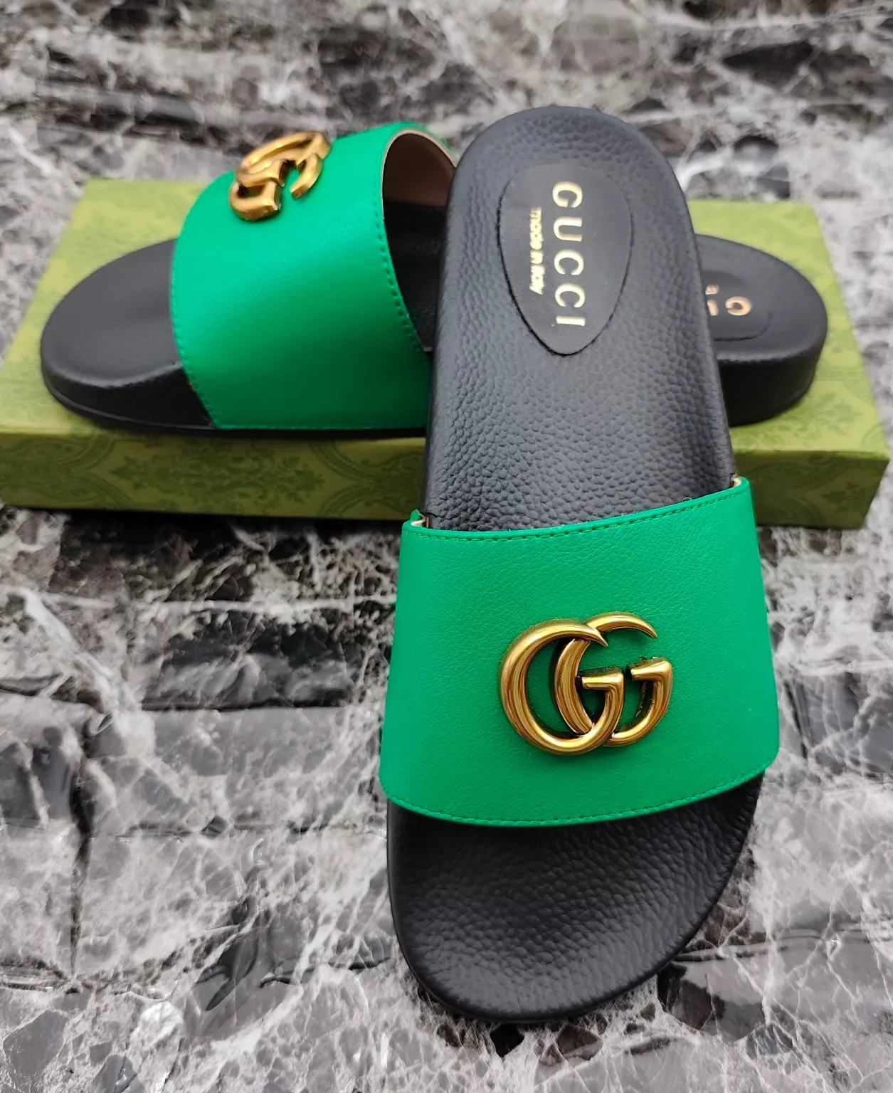 Trendy 5832 Gucci Slippers For Men