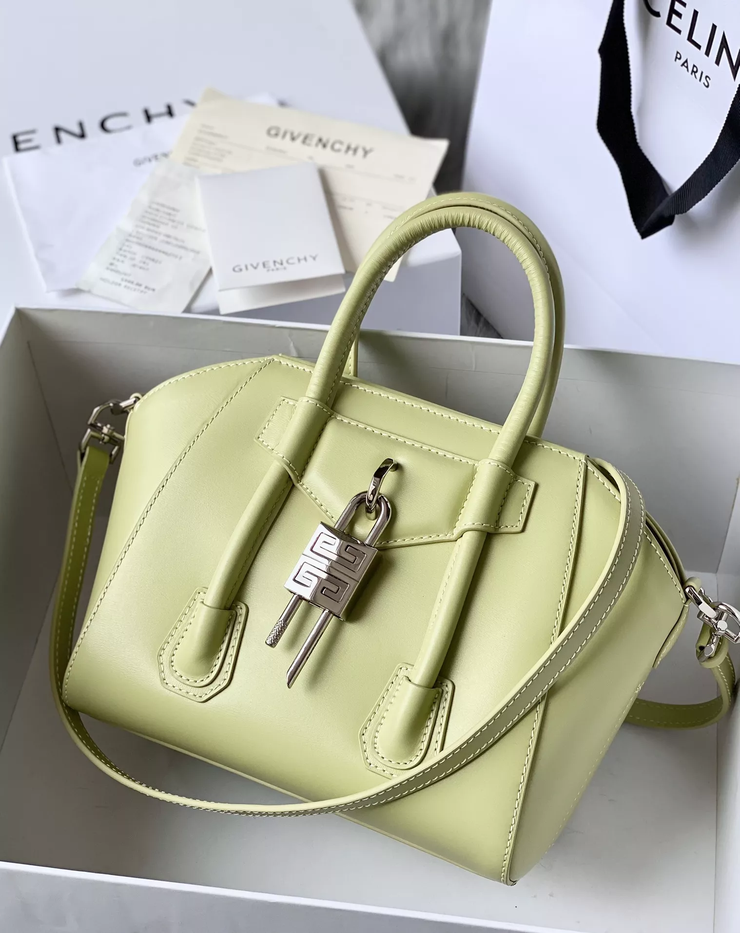 Trendy 6334 Givenchy AAA Quality Handbags For Women