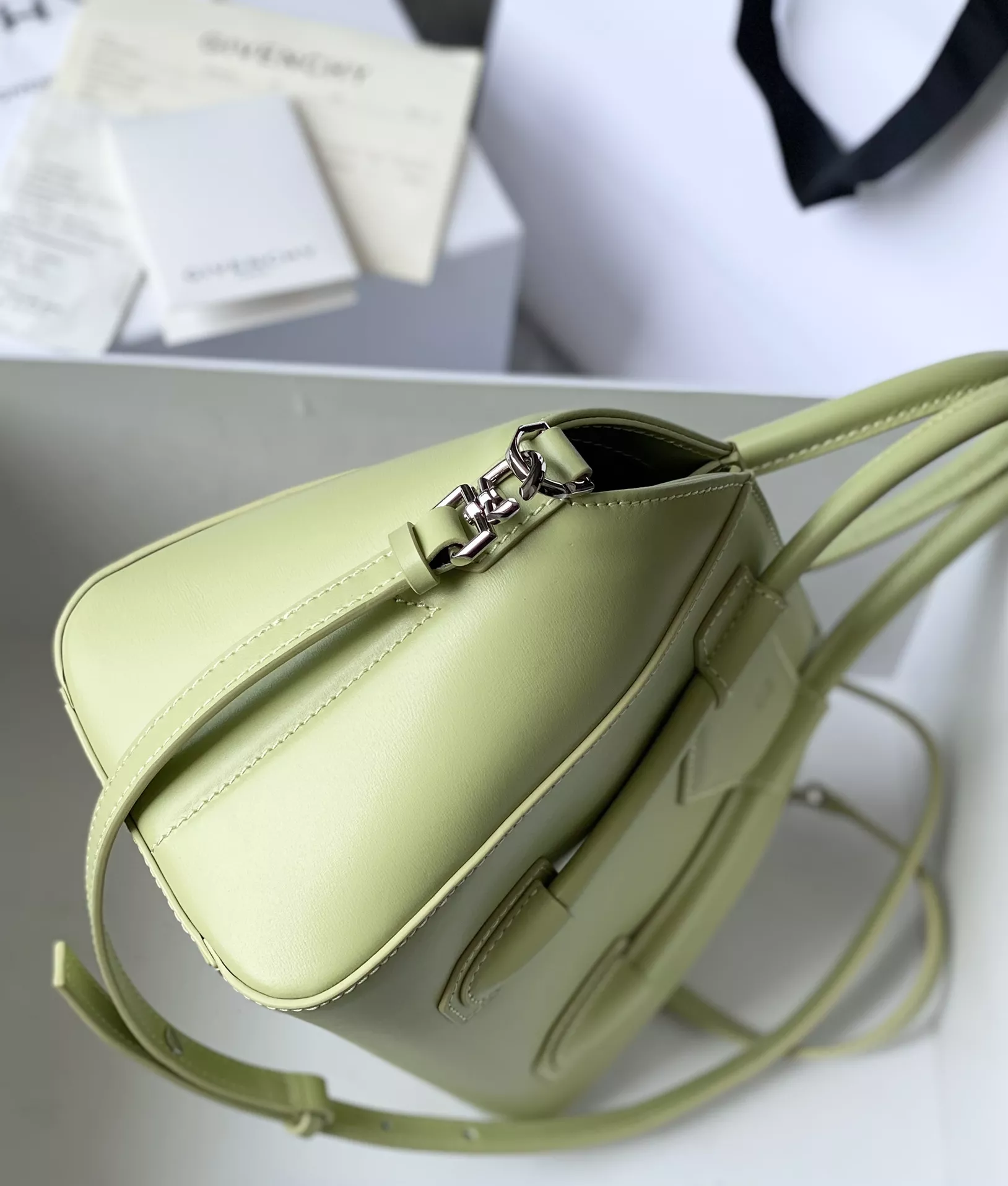 Trendy 6334 Givenchy AAA Quality Handbags For Women