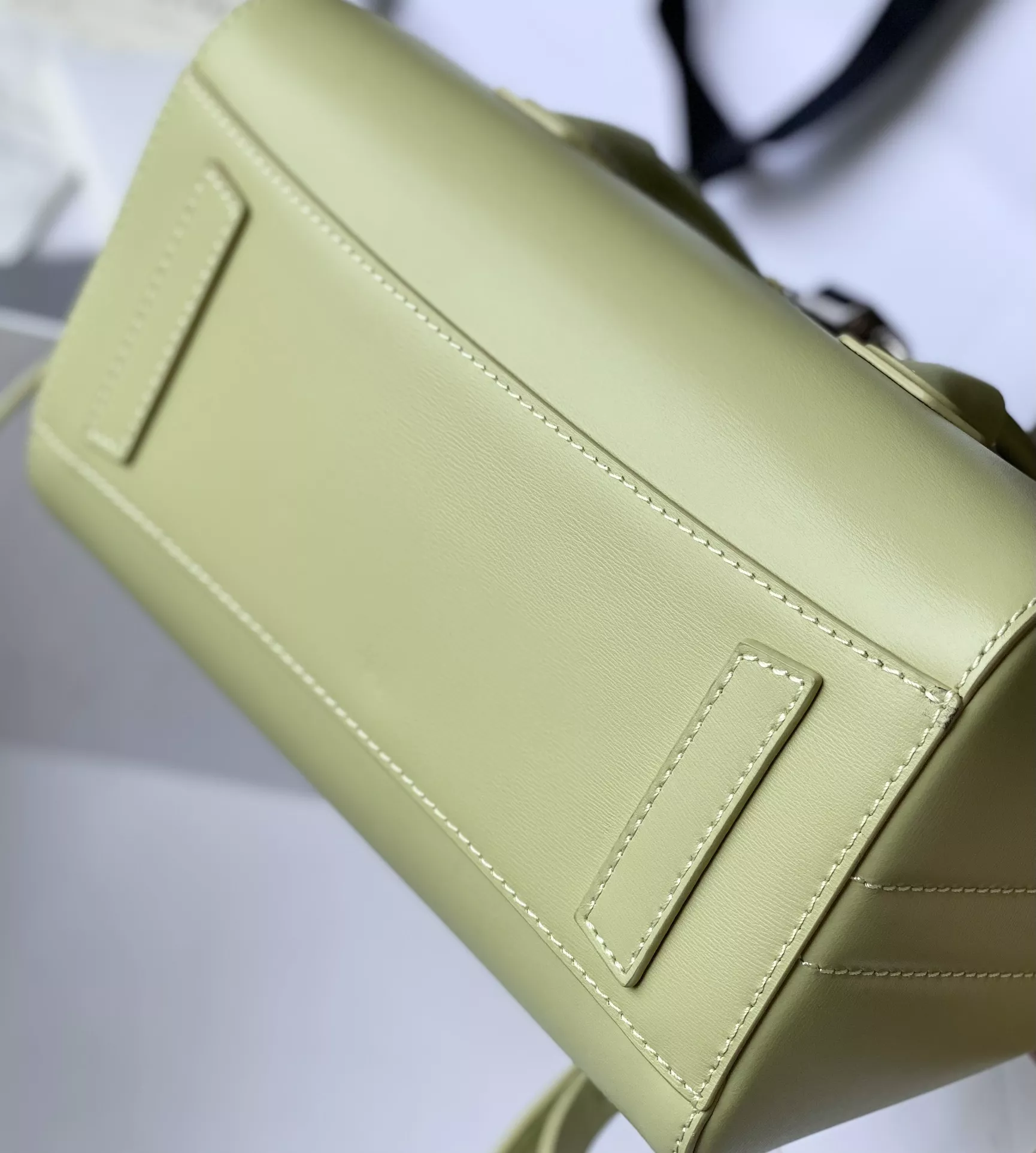 Trendy 6334 Givenchy AAA Quality Handbags For Women