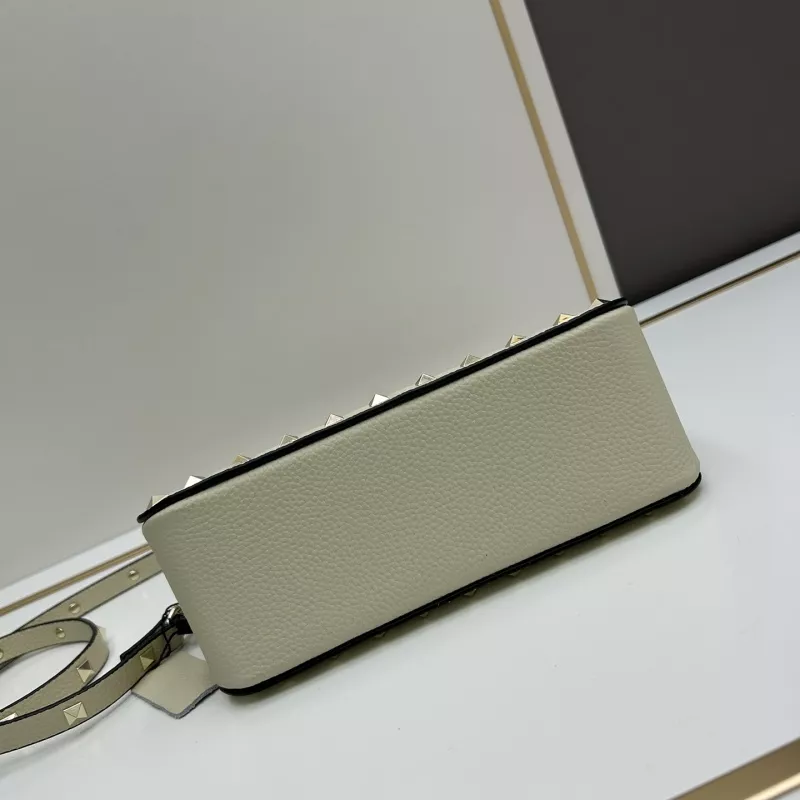 Trendy 6398 Valentino AAA Quality Messenger Bags For Women