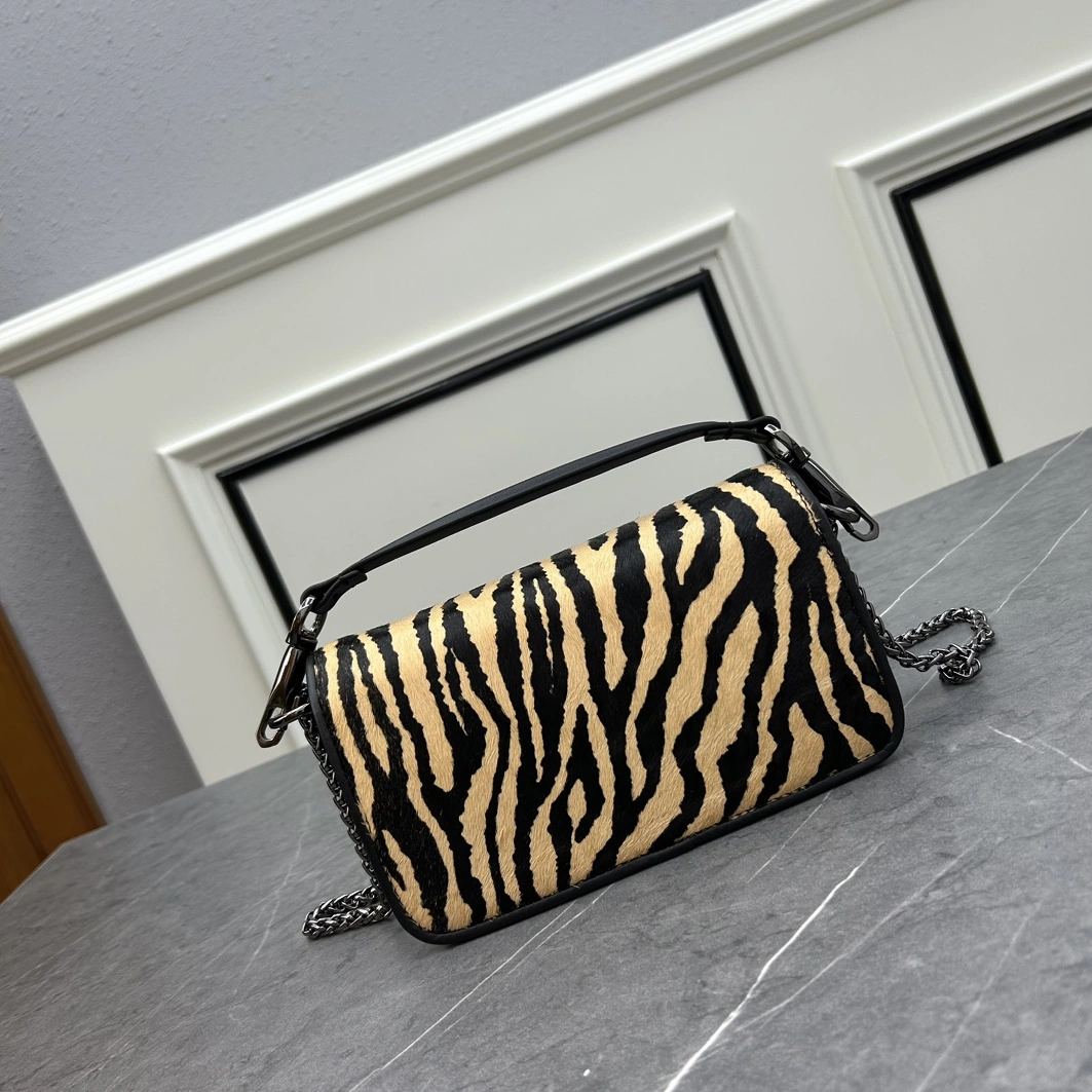 Trendy 6954 Valentino AAA Quality Messenger Bags For Women