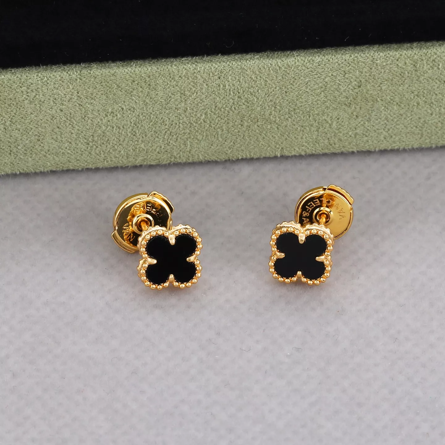 Trendy 6971 Van Cleef & Arpels Earrings For Women