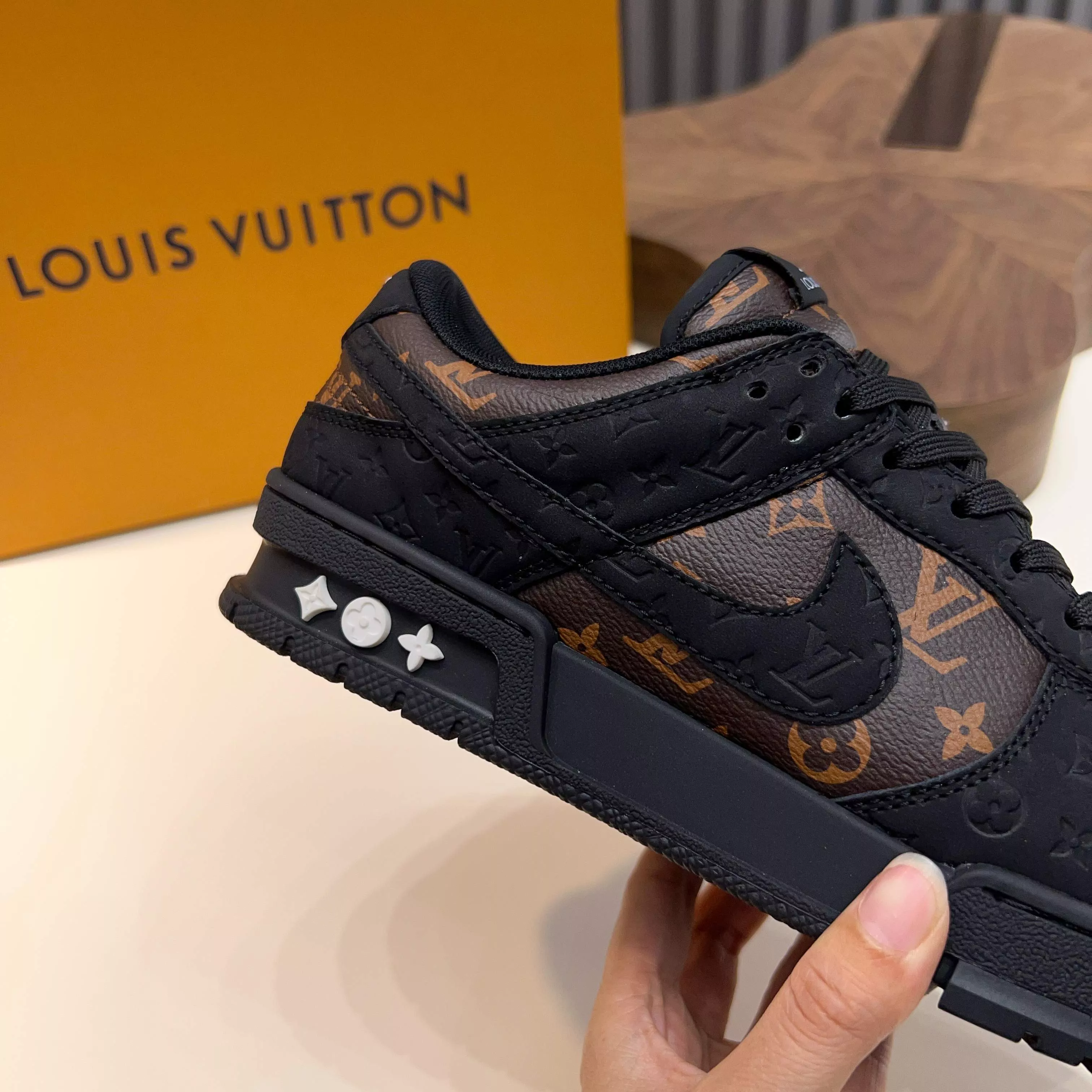 Trendy 7069 Louis Vuitton Casual Shoes For Men