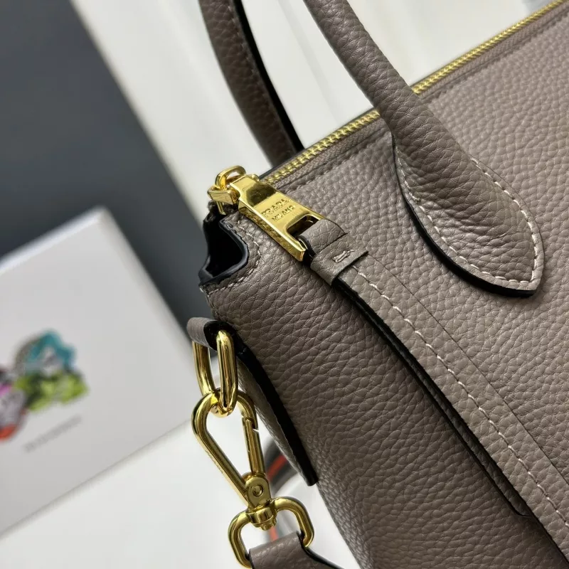 Trendy 7118 Prada AAA Quality Handbags For Women