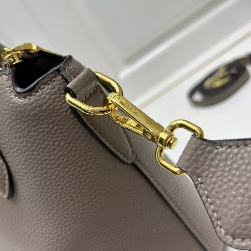 Trendy 7118 Prada AAA Quality Handbags For Women