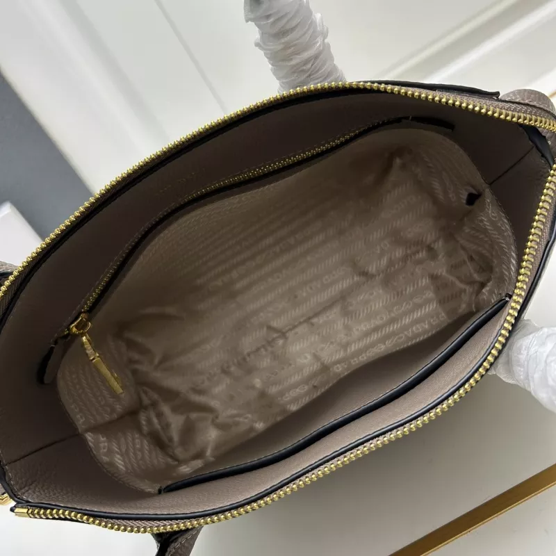 Trendy 7118 Prada AAA Quality Handbags For Women