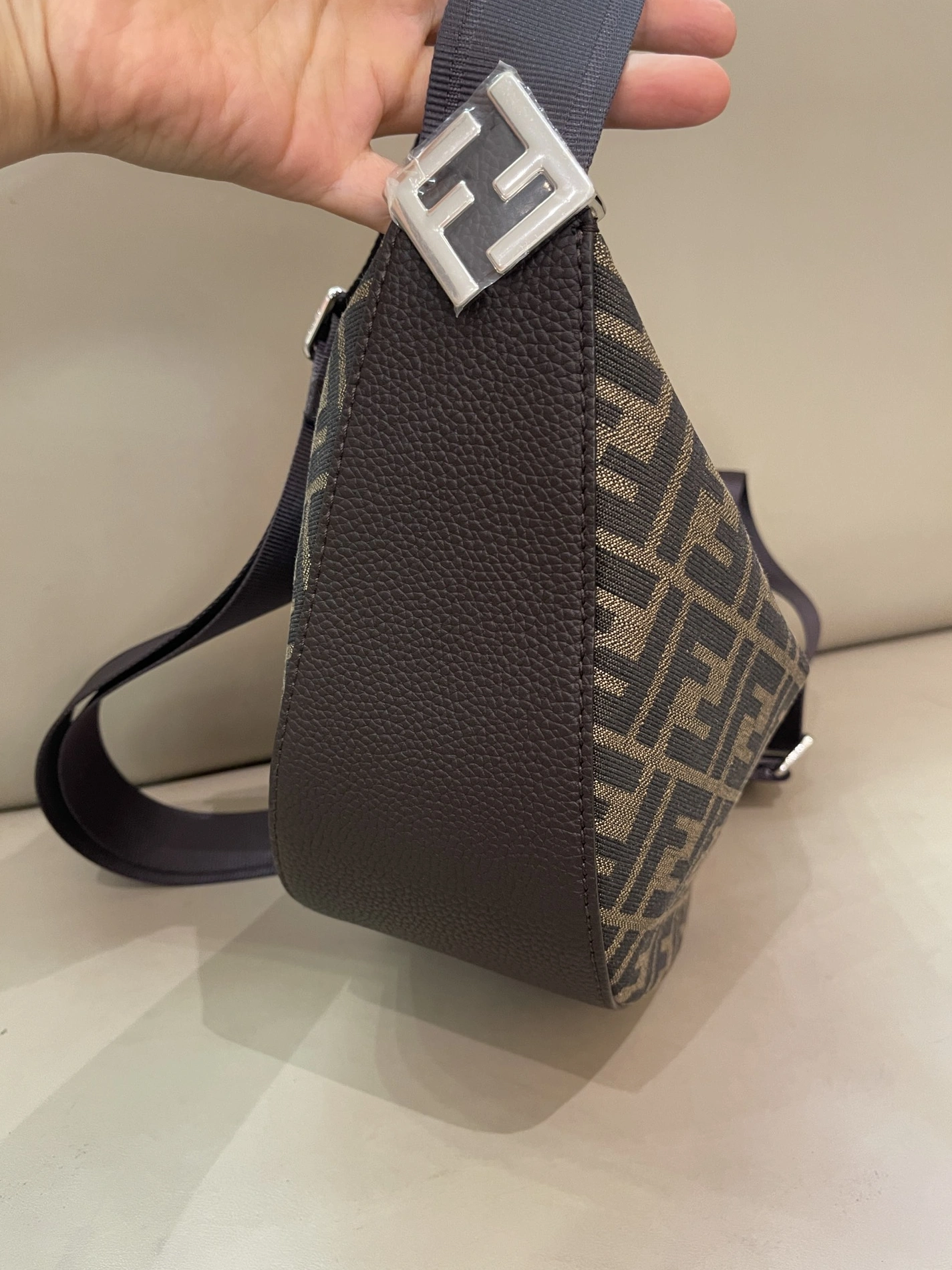 Trendy 7440 Fendi AAA Quality Messenger Bags For Unisex