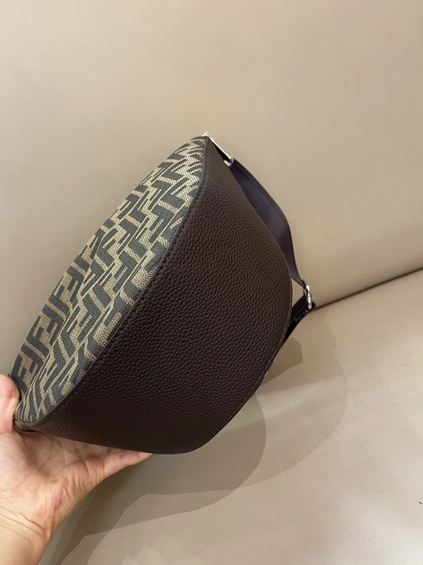 Trendy 7440 Fendi AAA Quality Messenger Bags For Unisex