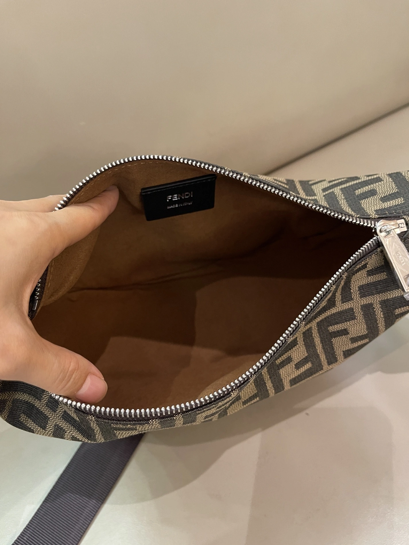 Trendy 7440 Fendi AAA Quality Messenger Bags For Unisex