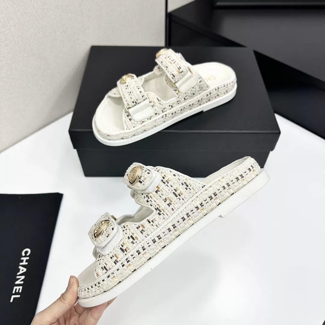 Trendy 7823 Chanel Slippers For Women
