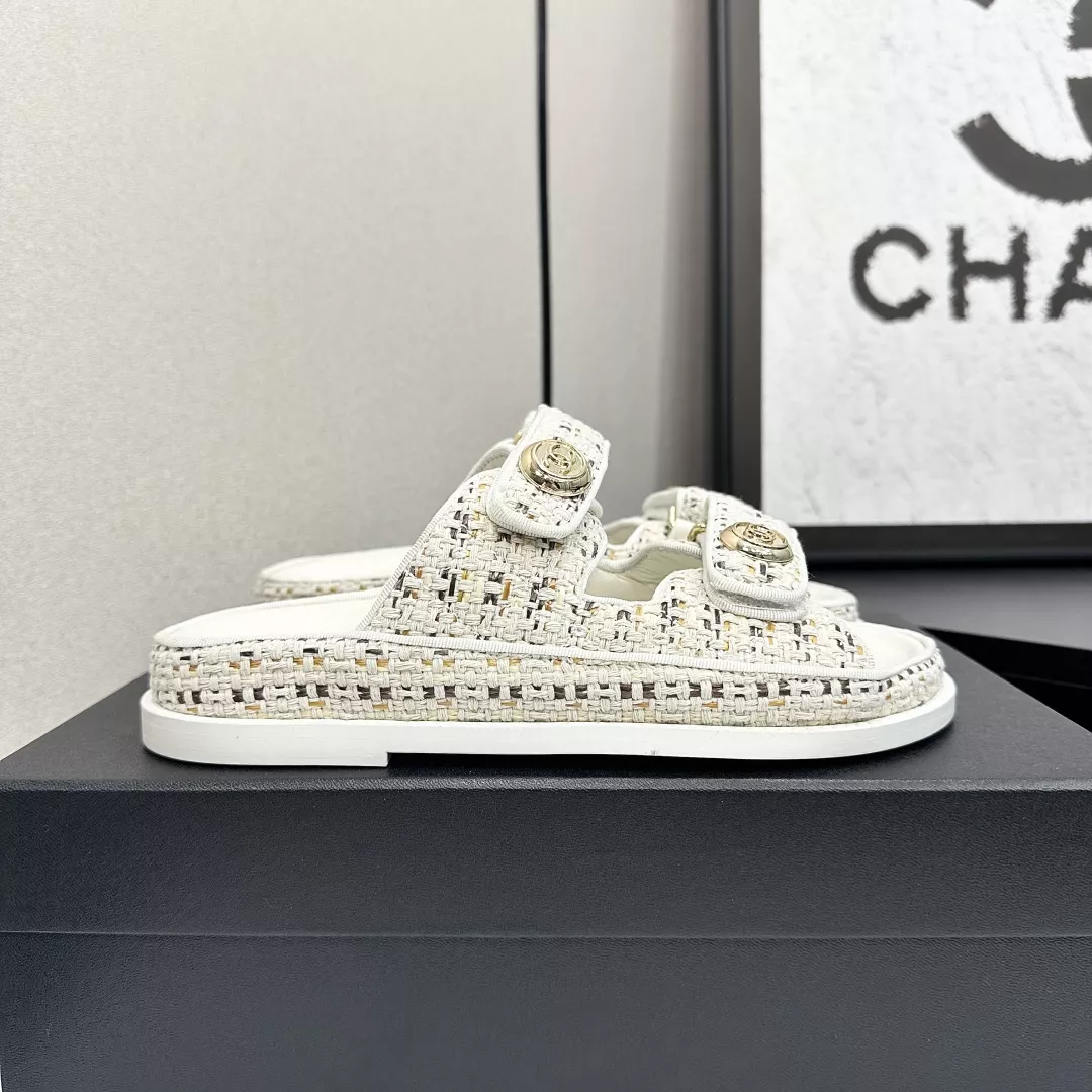 Trendy 7823 Chanel Slippers For Women