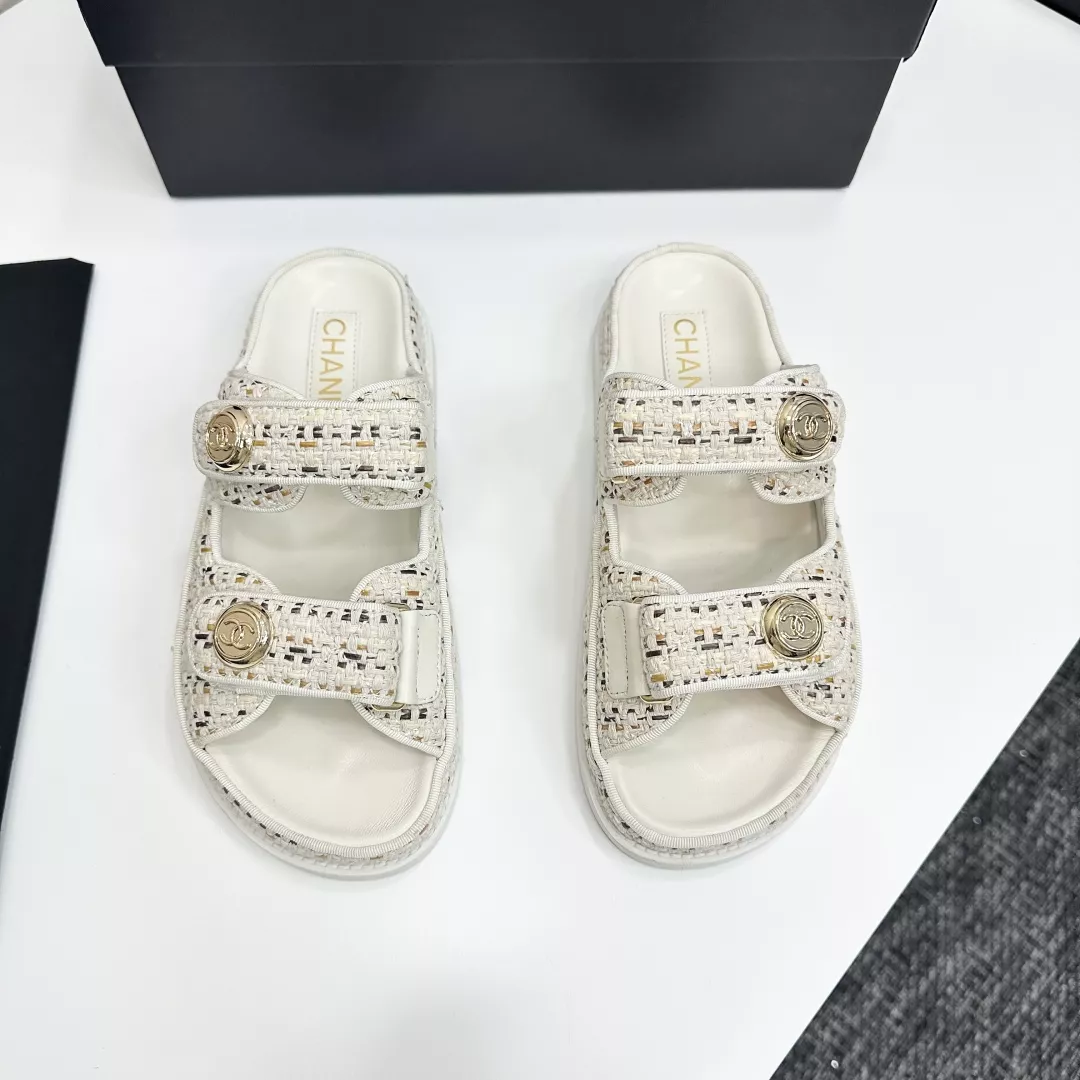 Trendy 7823 Chanel Slippers For Women