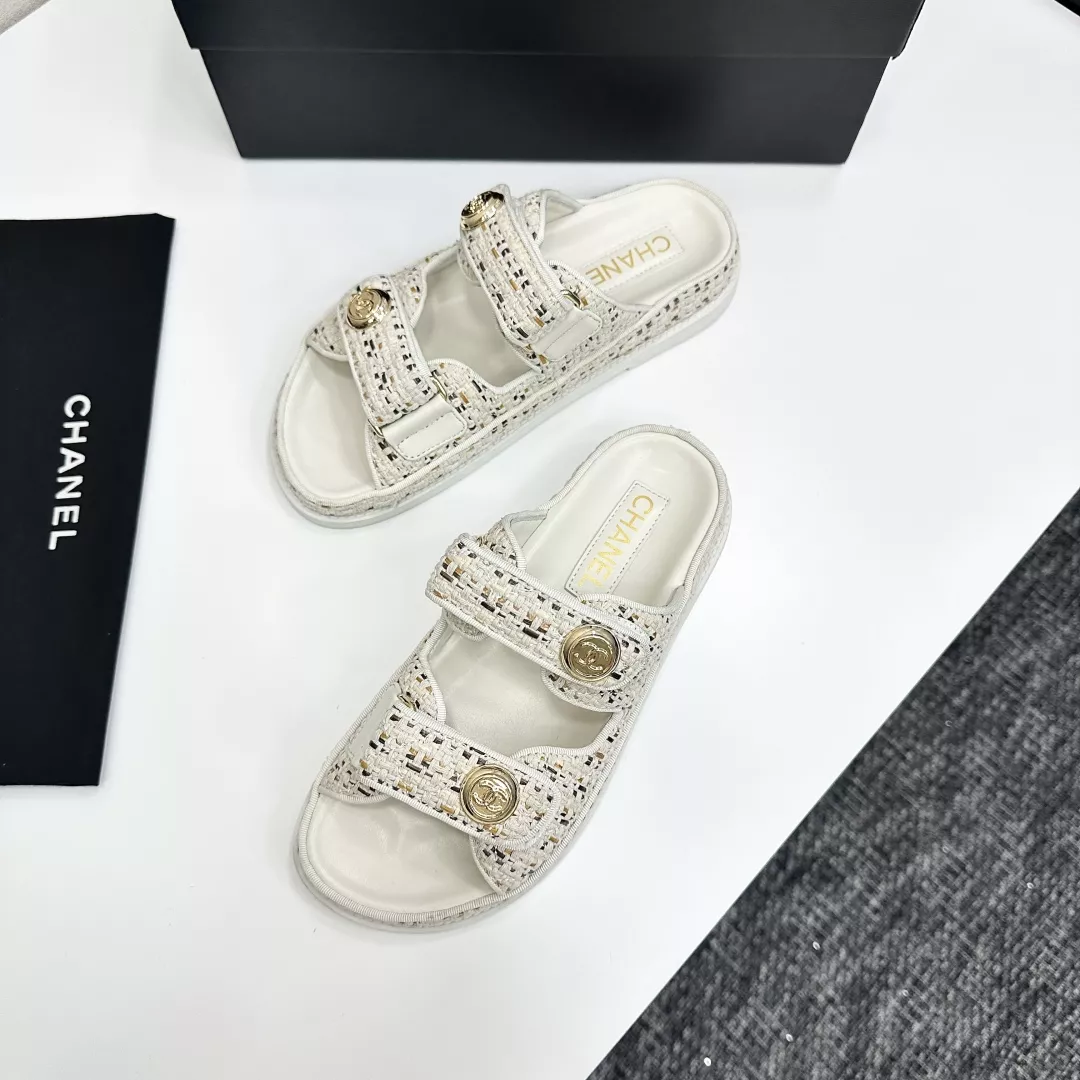 Trendy 7823 Chanel Slippers For Women