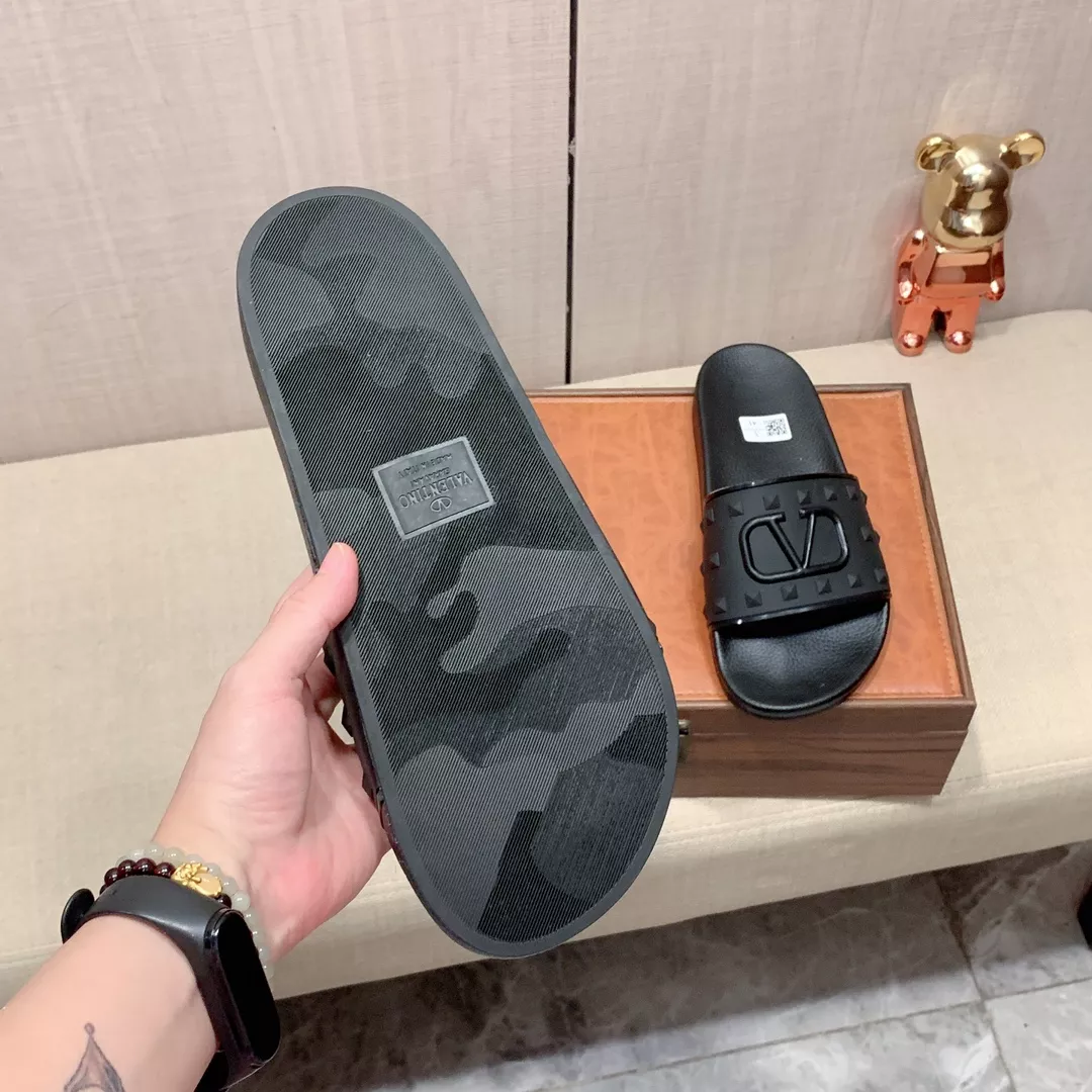 Trendy 8151 Valentino Slippers For Men
