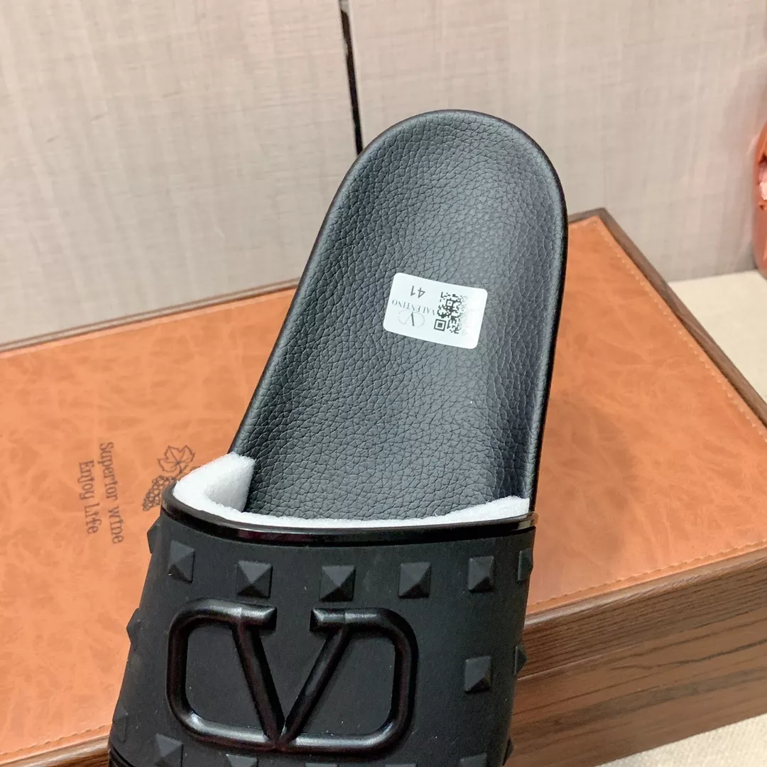 Trendy 8151 Valentino Slippers For Men