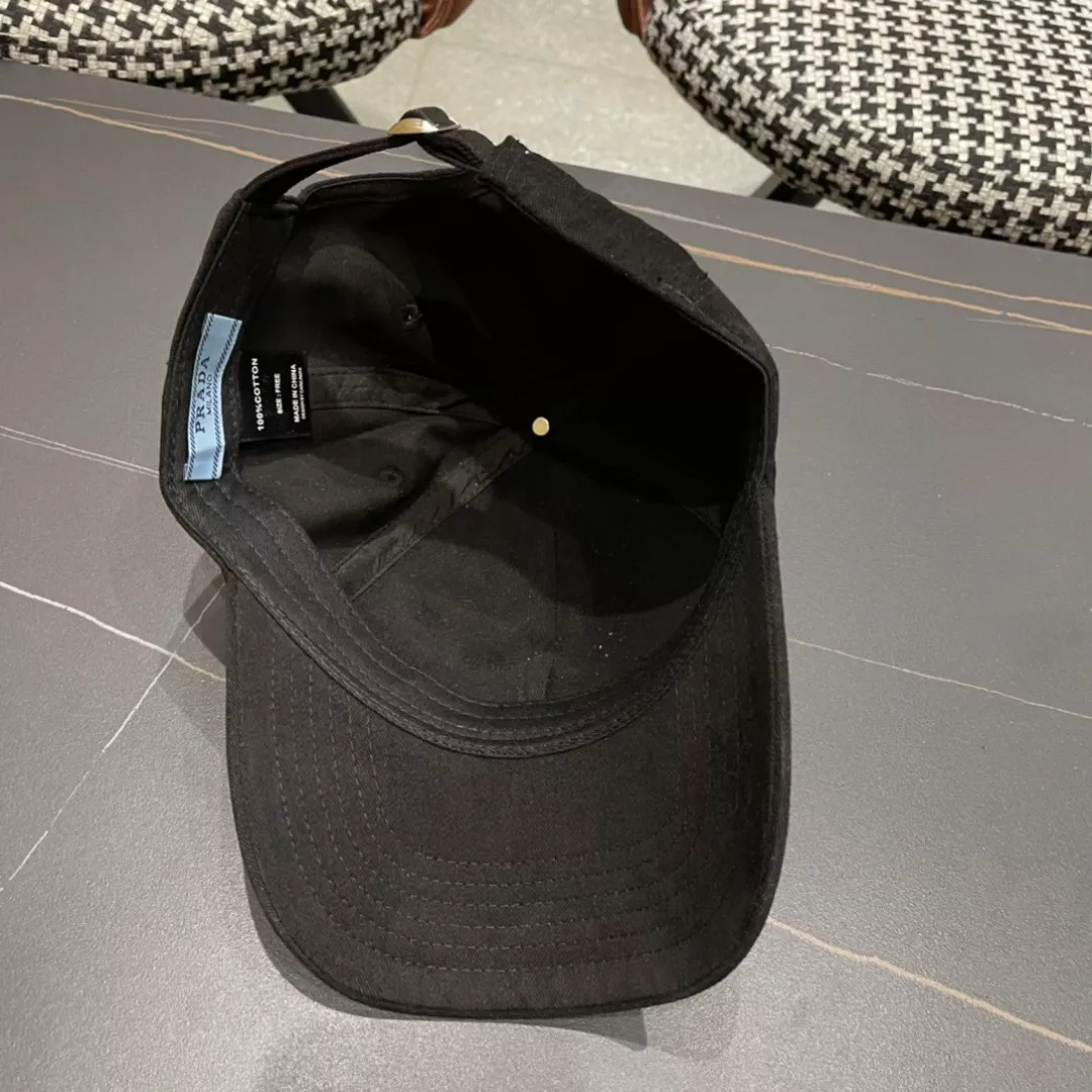 Trendy 8163 Prada Caps