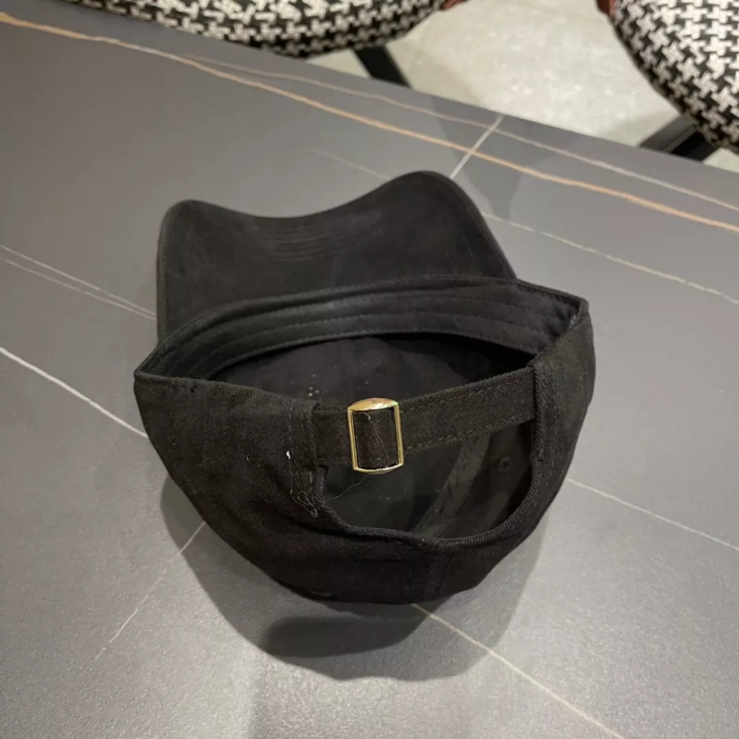 Trendy 8163 Prada Caps