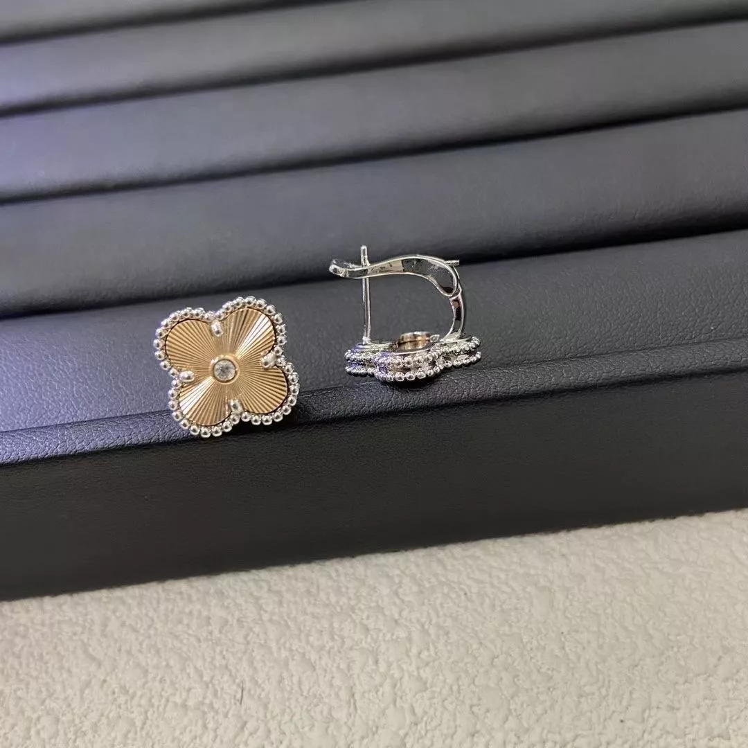 Trendy 8260 Van Cleef & Arpels Earrings For Women