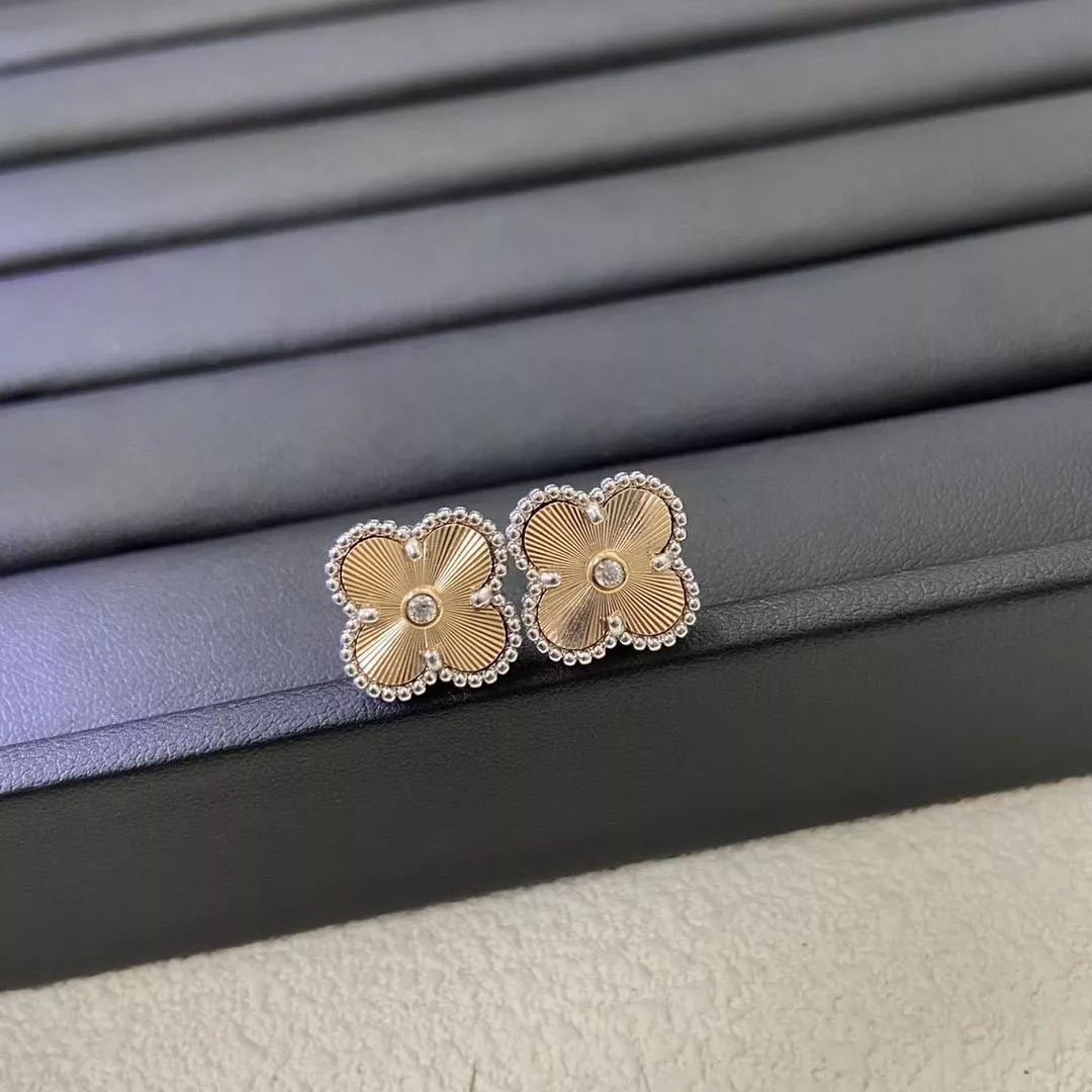 Trendy 8260 Van Cleef & Arpels Earrings For Women