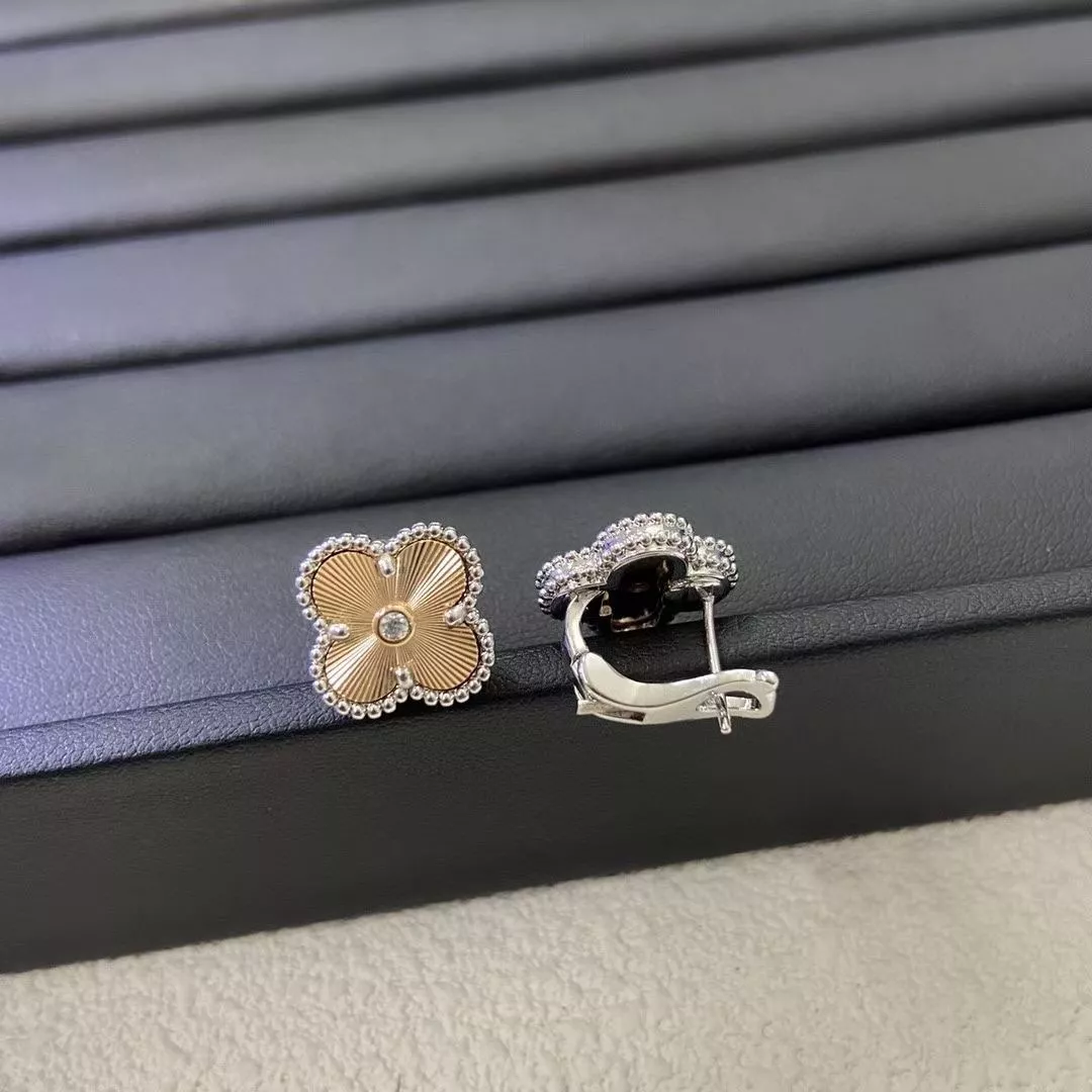 Trendy 8260 Van Cleef & Arpels Earrings For Women
