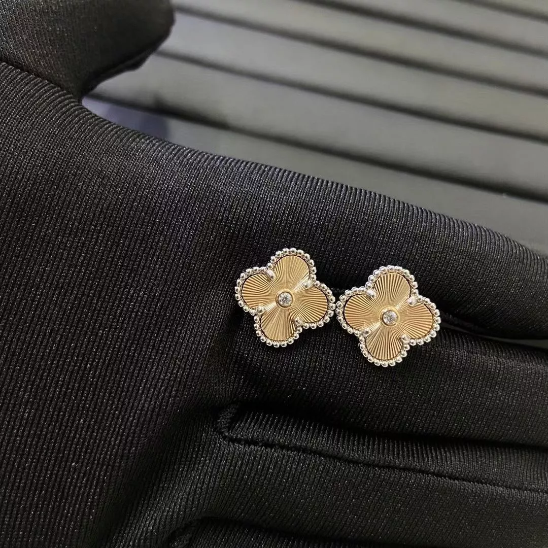 Trendy 8260 Van Cleef & Arpels Earrings For Women