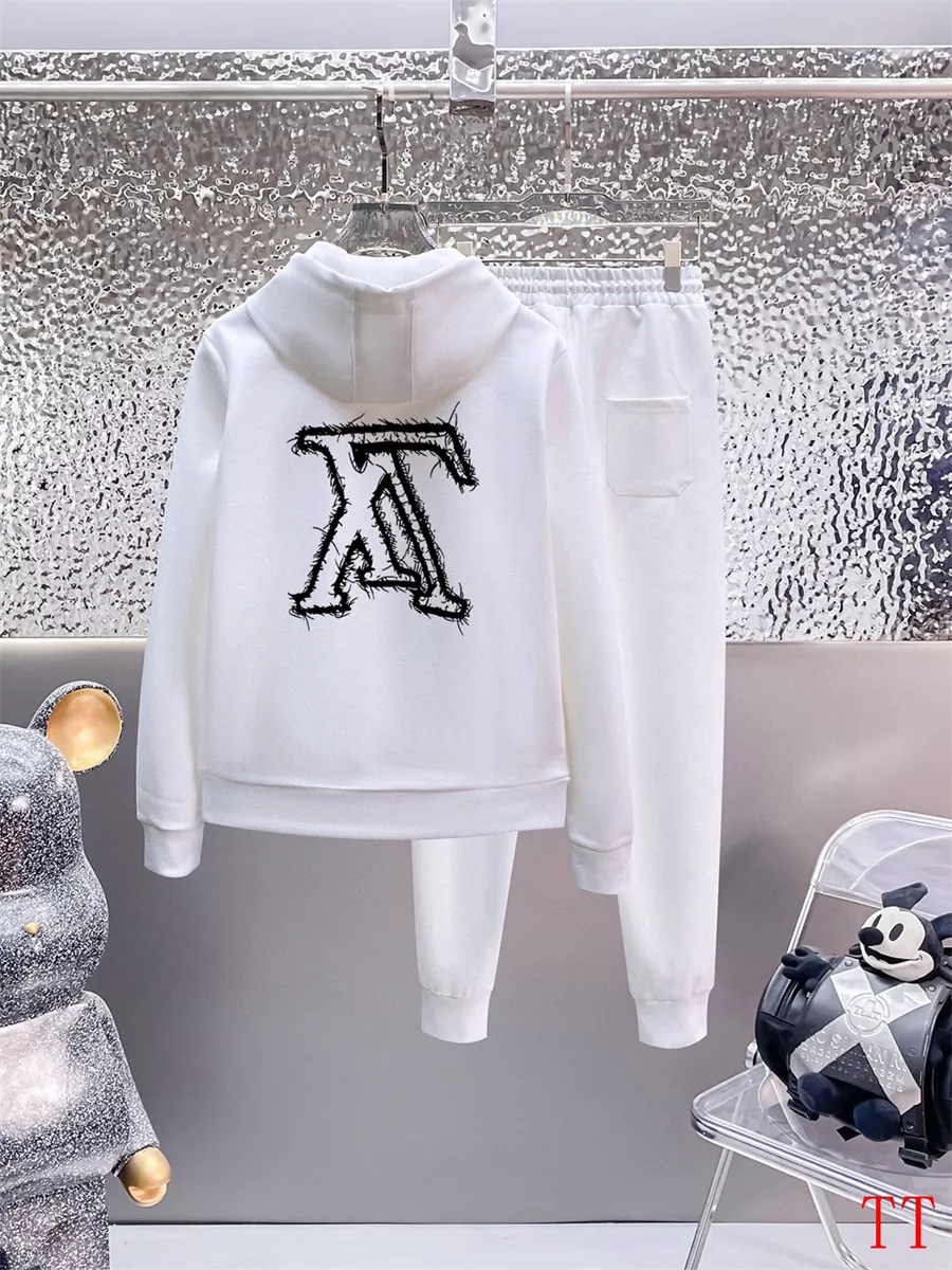 Trendy 8280 Louis Vuitton LV Tracksuits Long Sleeved For Men