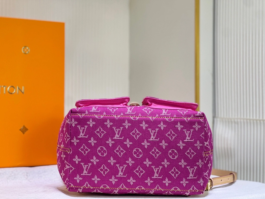 Trendy 8284 Louis Vuitton AAA Quality Backpacks For Women