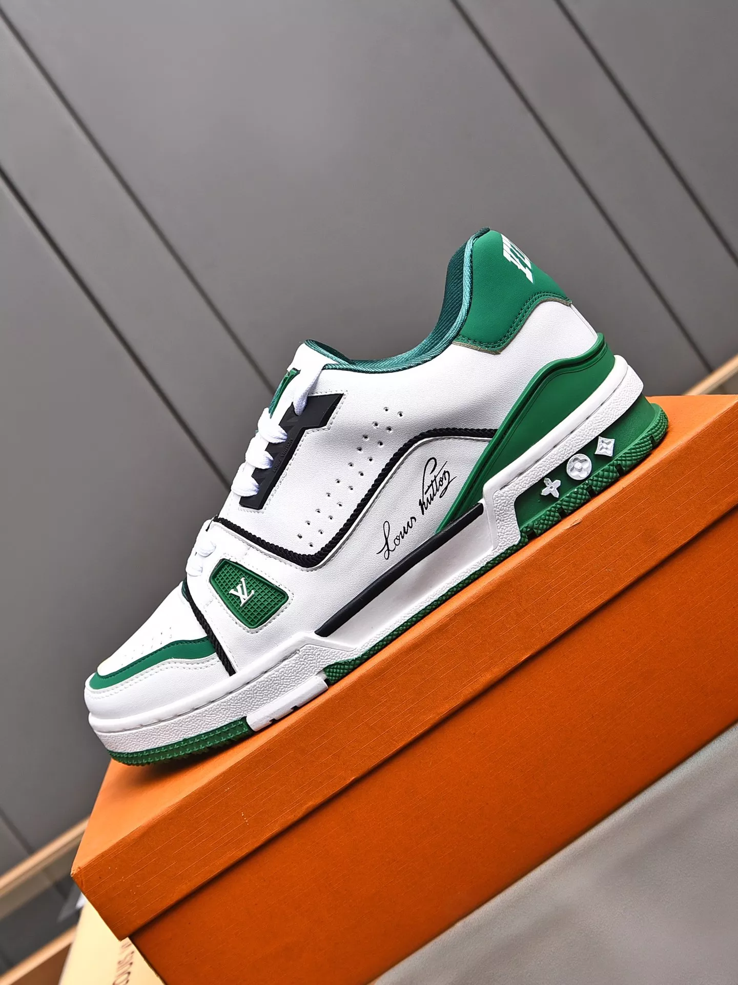 Trendy 8527 Louis Vuitton Casual Shoes For Men