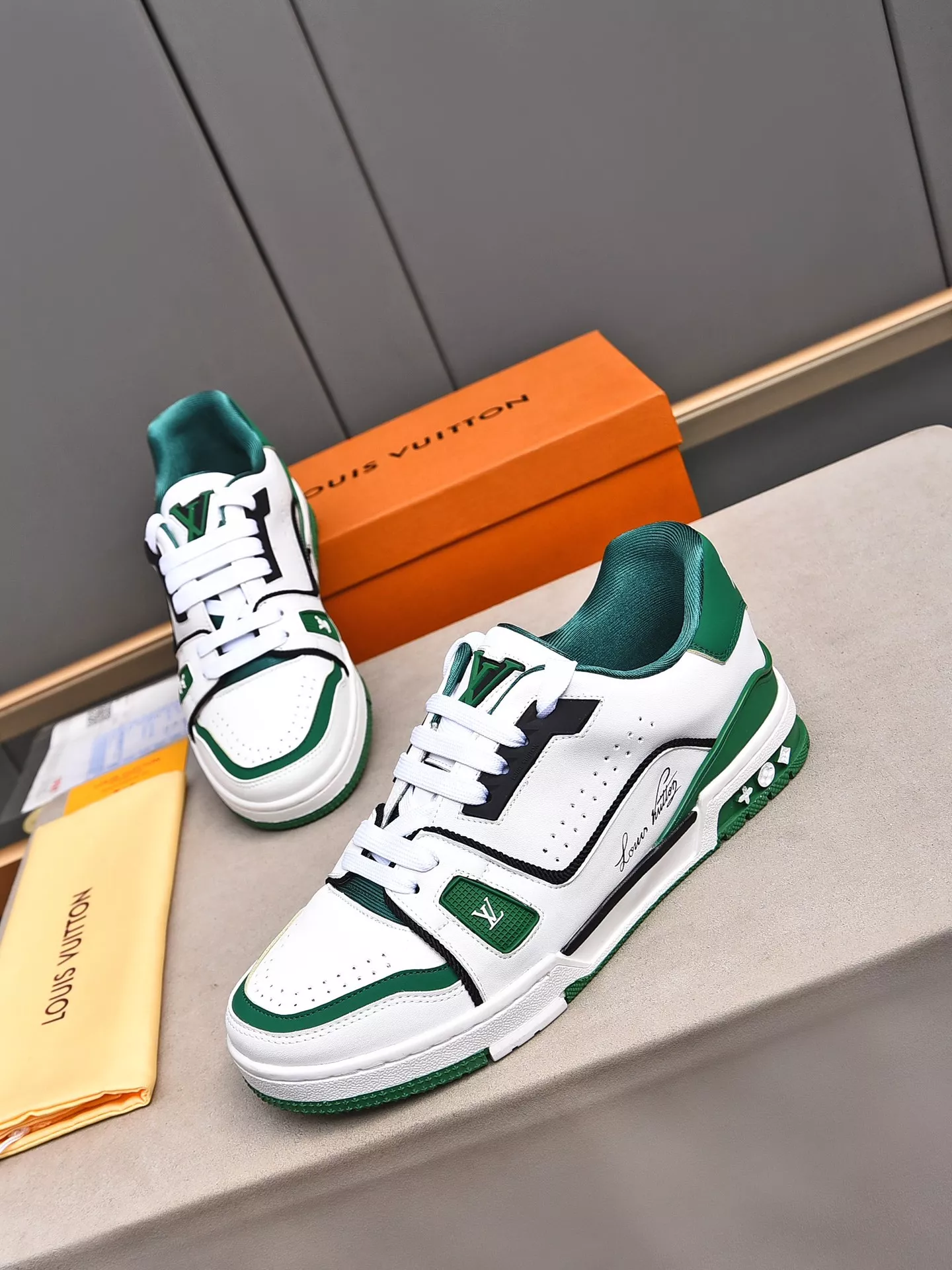 Trendy 8527 Louis Vuitton Casual Shoes For Men