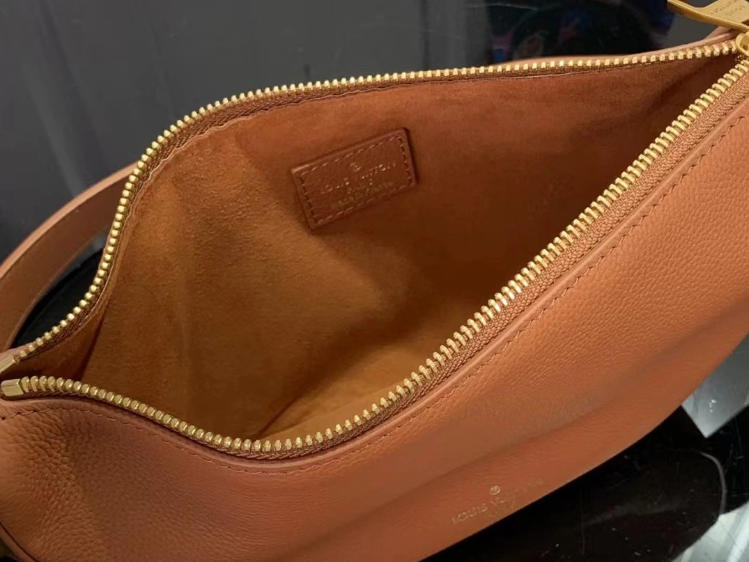 Trendy 8551 Louis Vuitton AAA Quality Messenger Bags For Women
