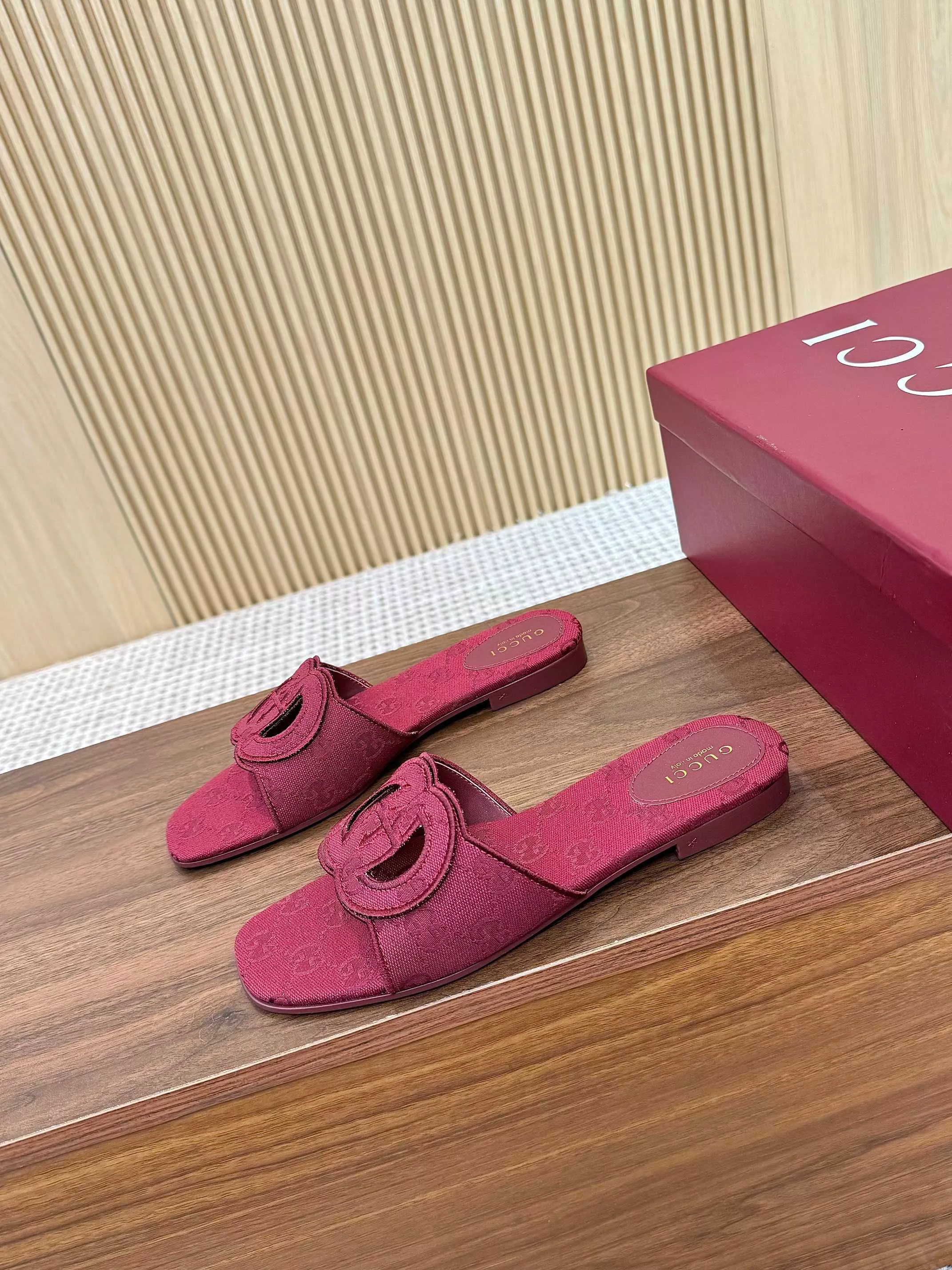 Trendy 8851 Gucci Slippers For Women