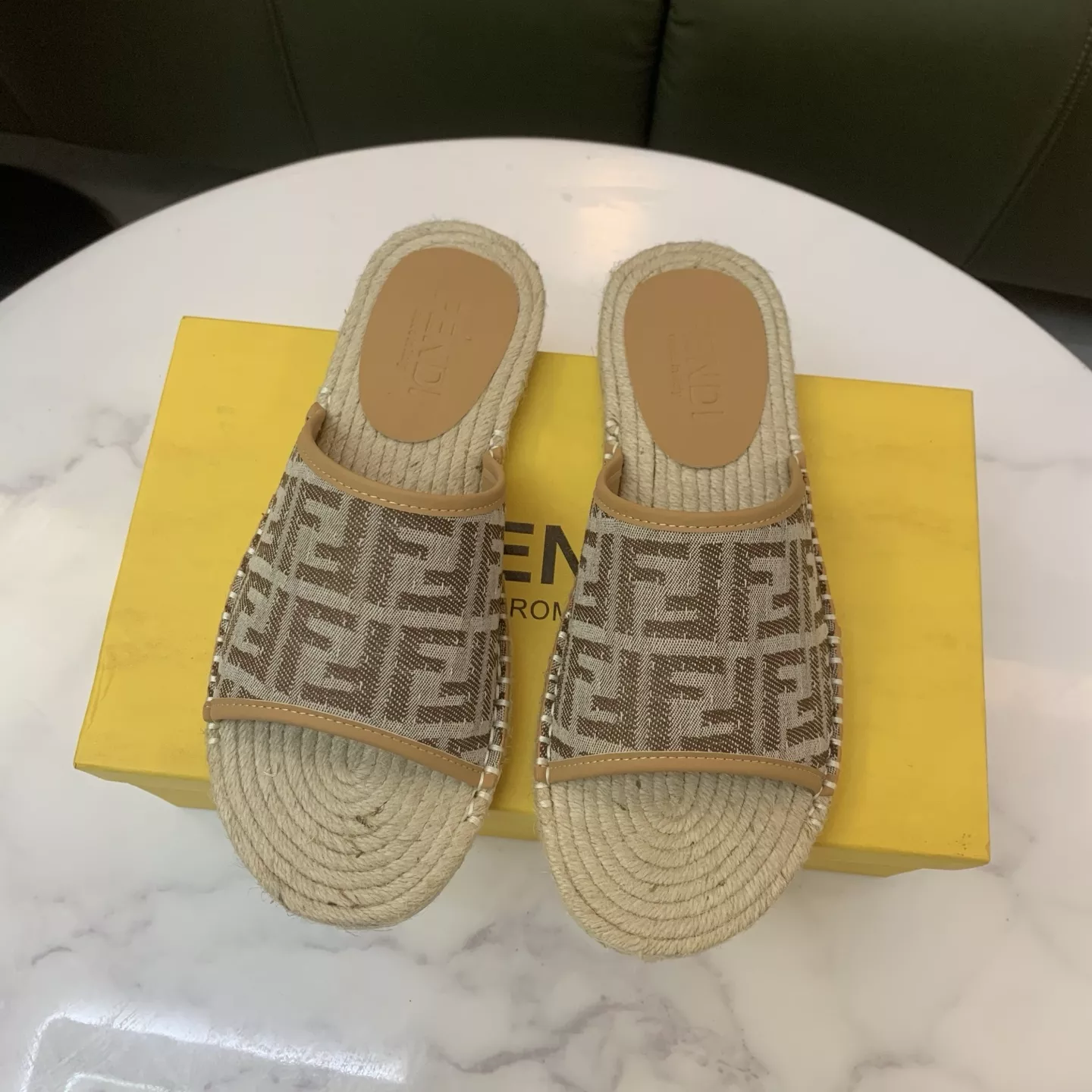Trendy 9703 Fendi Slippers For Men