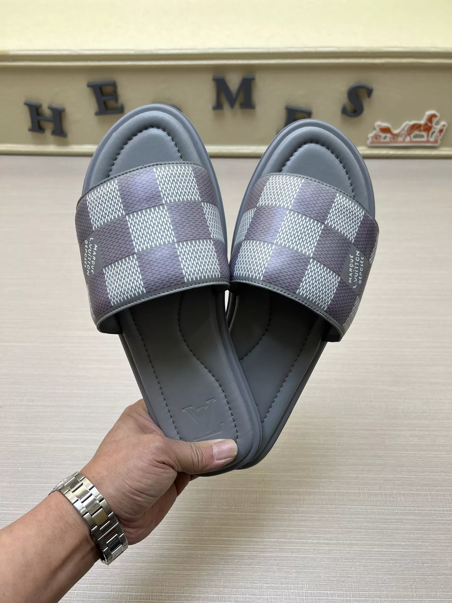 Trendy 9964 Louis Vuitton Slippers For Men