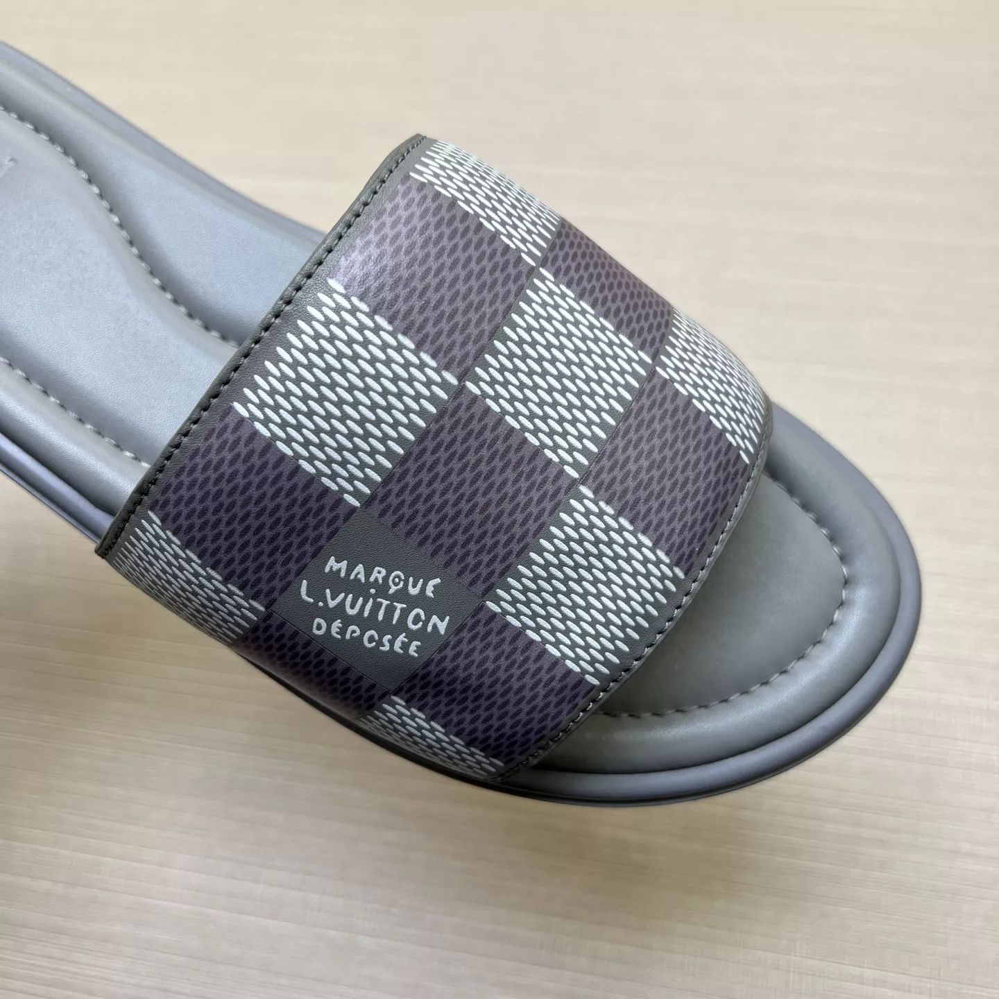 Trendy 9964 Louis Vuitton Slippers For Men