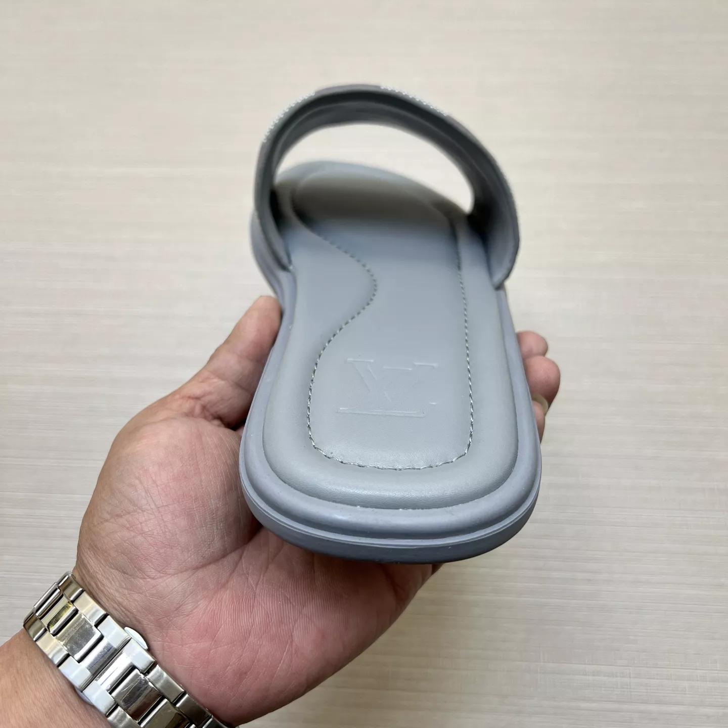 Trendy 9964 Louis Vuitton Slippers For Men