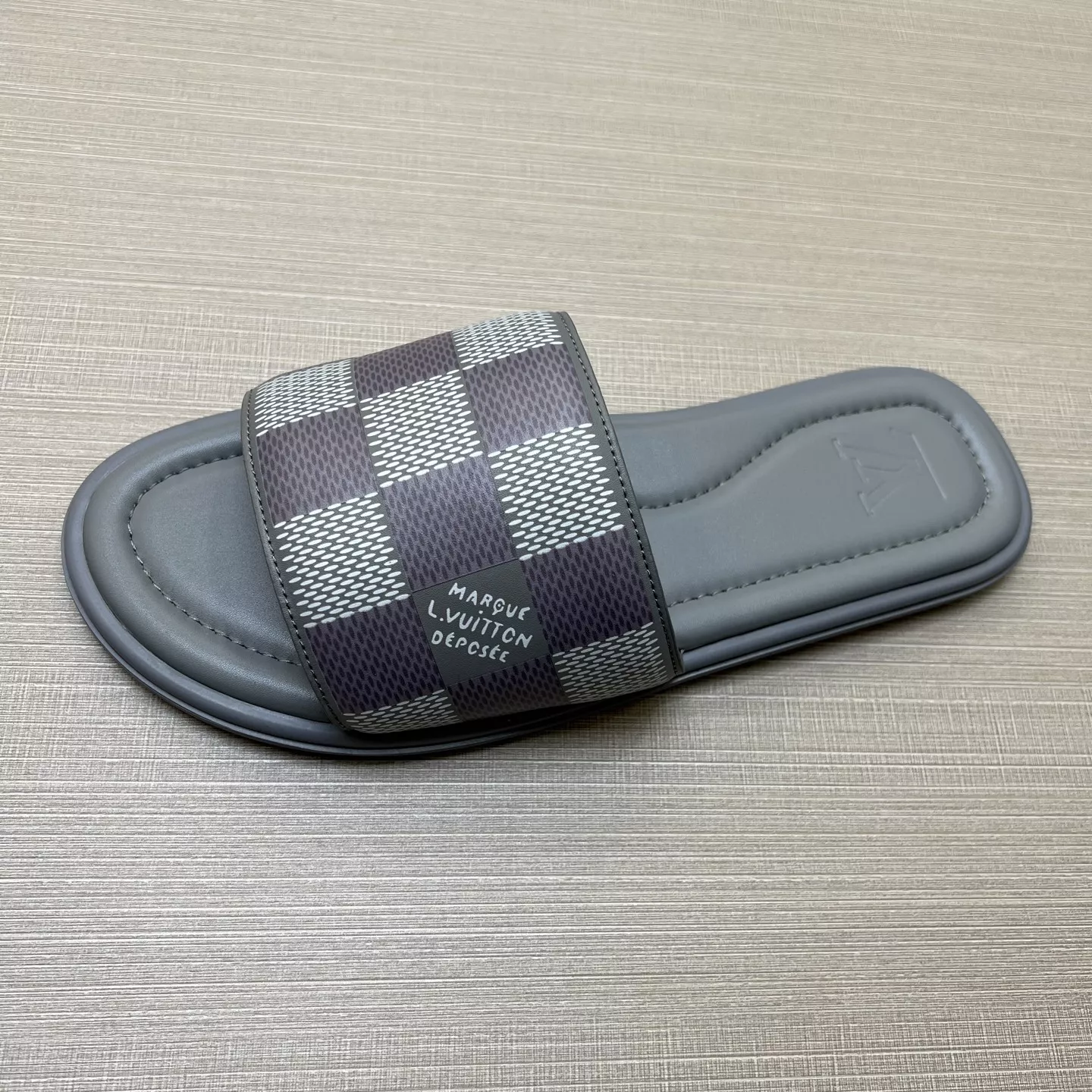 Trendy 9964 Louis Vuitton Slippers For Men