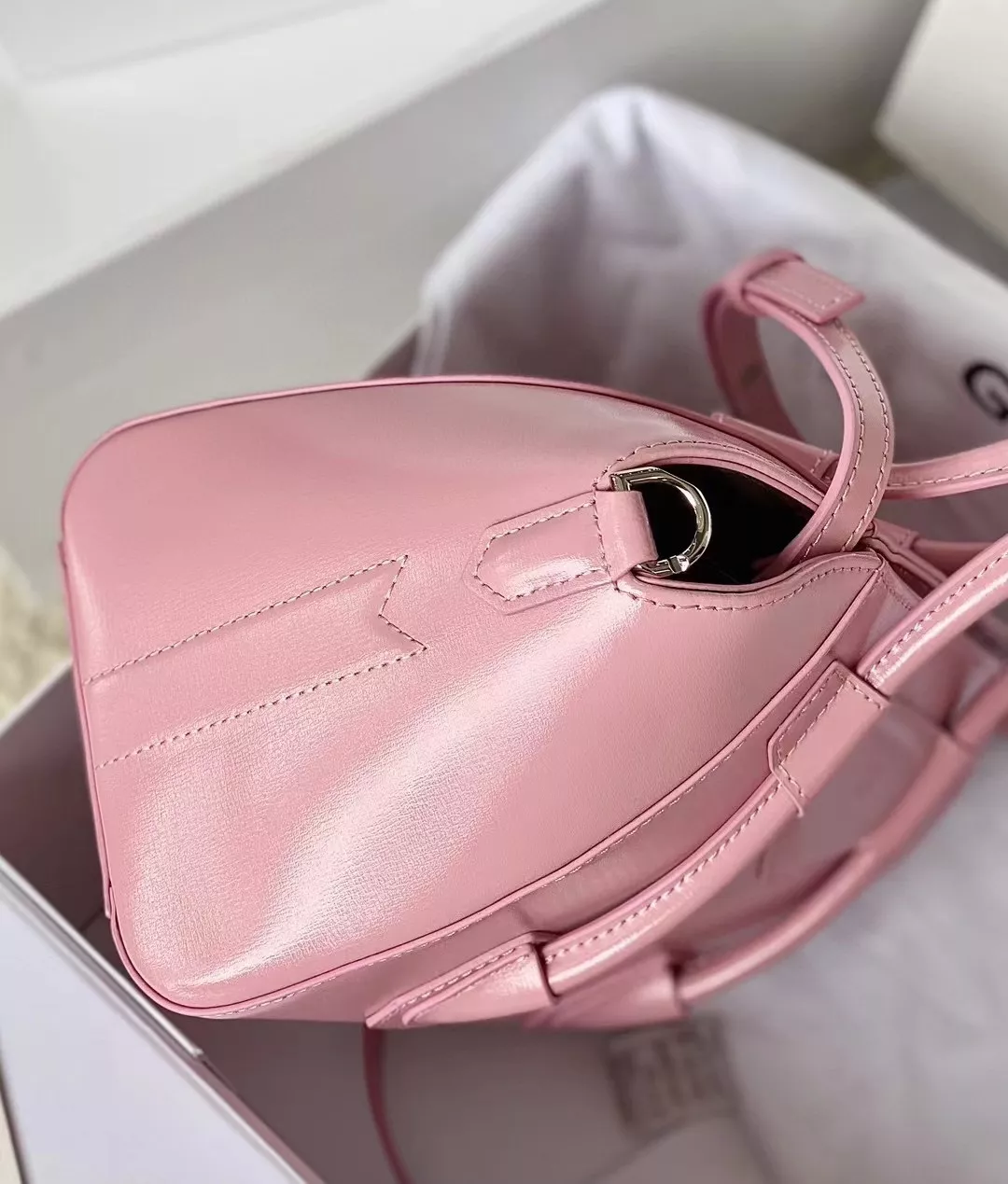 Unique 1001 Givenchy AAA Quality Handbags For Women