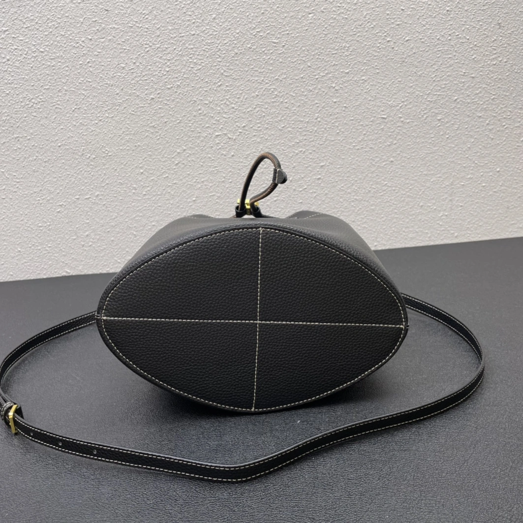 Unique 1069 Burberry AAA Quality Messenger Bags For Women