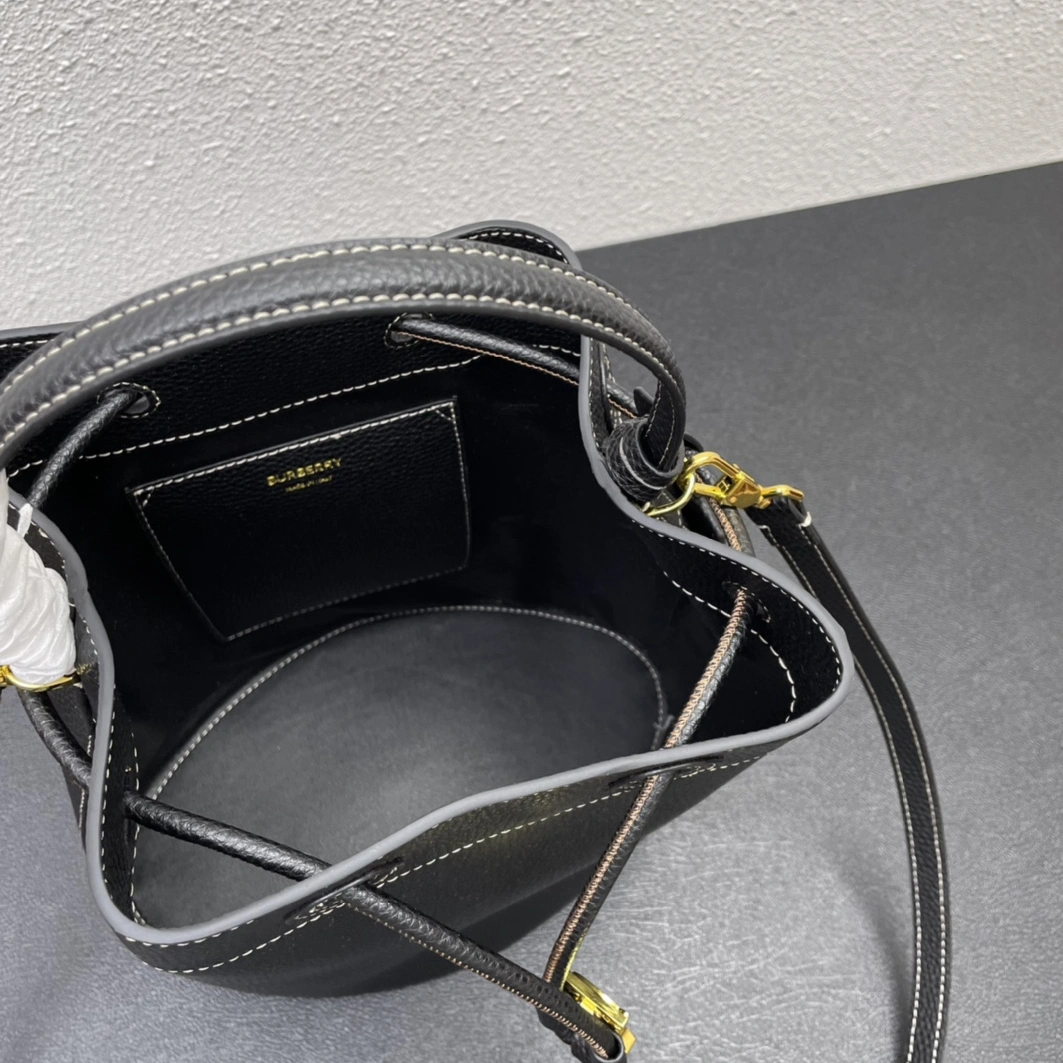 Unique 1069 Burberry AAA Quality Messenger Bags For Women