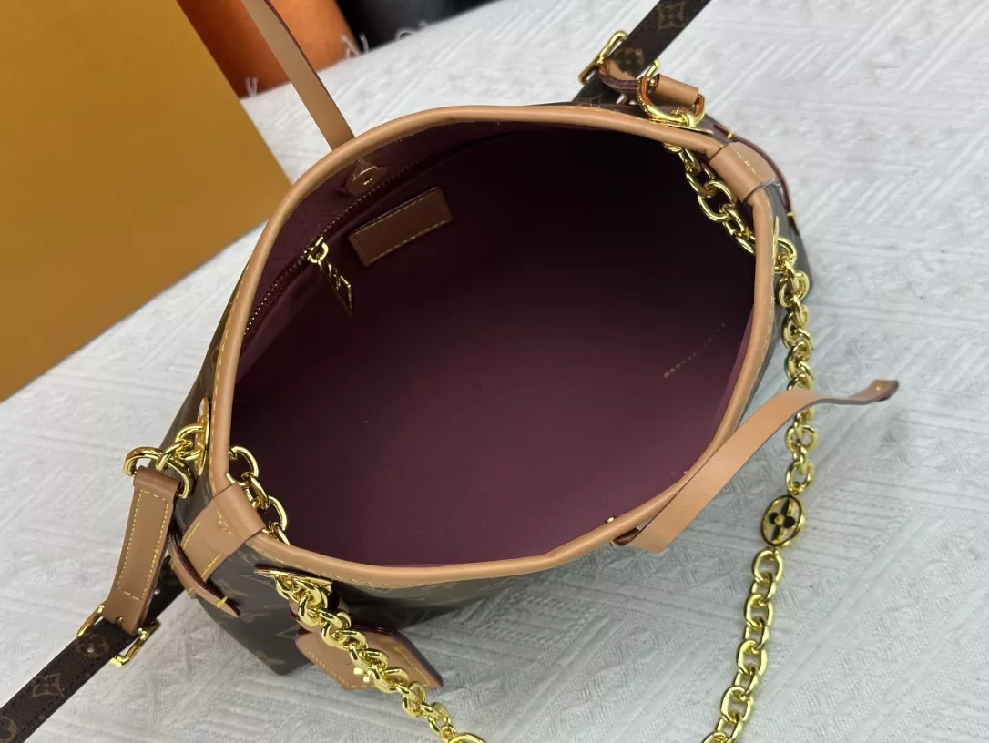 Unique 1223 Louis Vuitton AAA Quality Shoulder Bags For Women