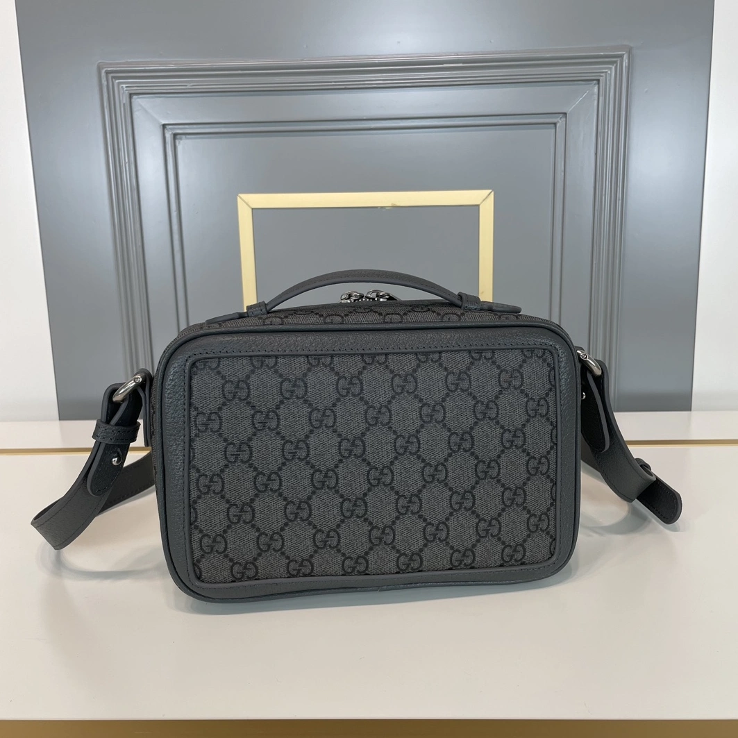 Unique 125 Gucci AAA Man Messenger Bags
