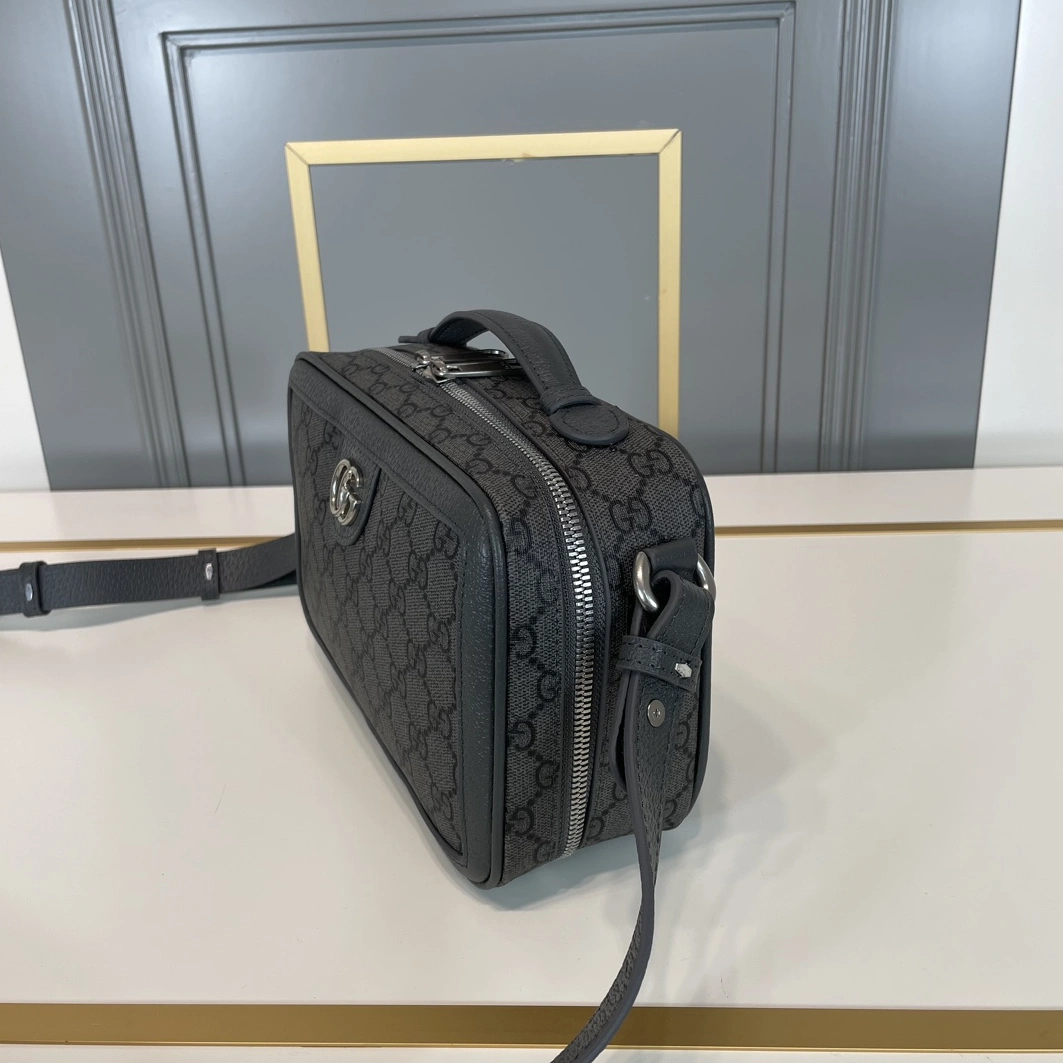Unique 125 Gucci AAA Man Messenger Bags