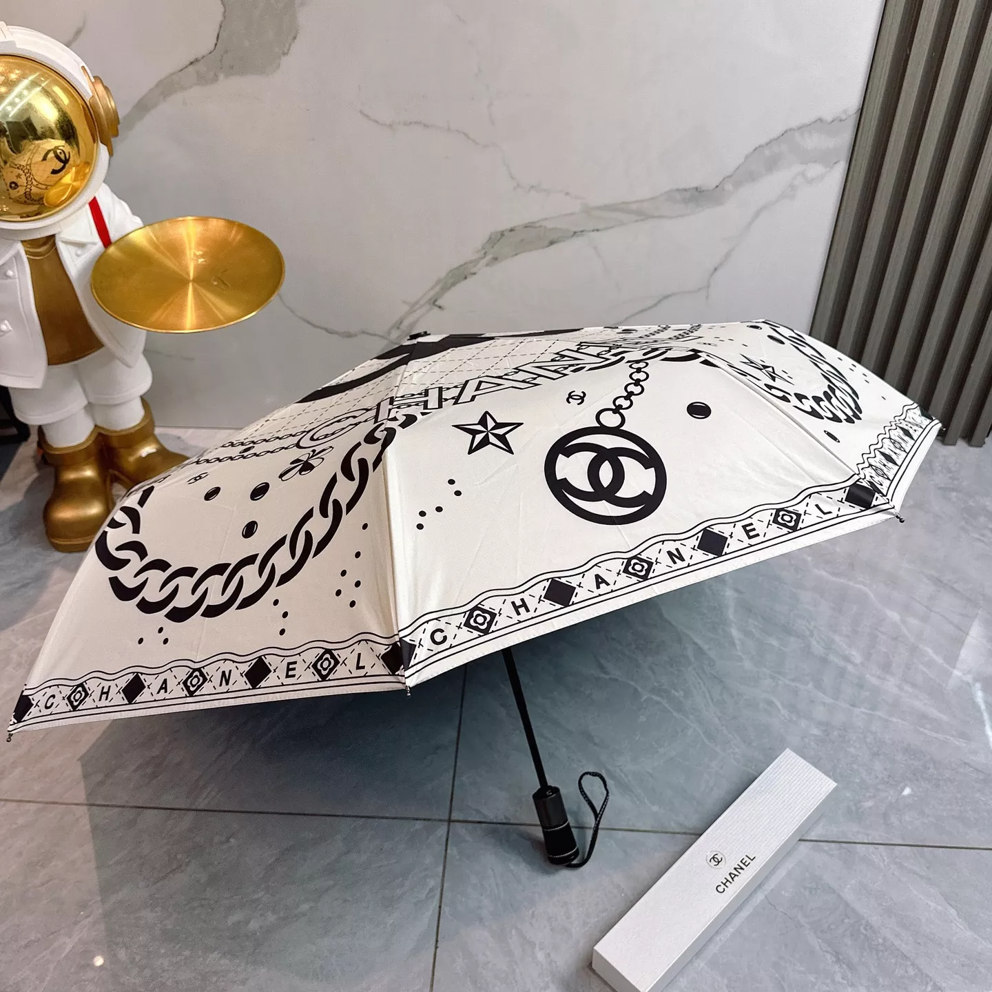 Unique 1326 Chanel Umbrellas