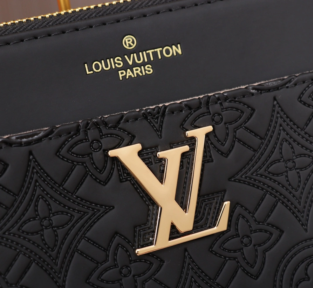 Unique 1526 Louis Vuitton AAA Man Wallets