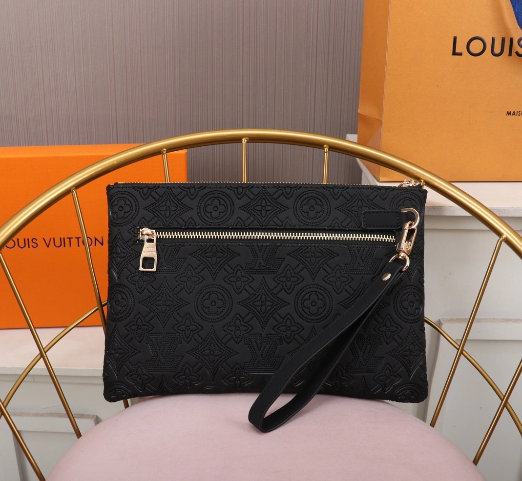 Unique 1526 Louis Vuitton AAA Man Wallets