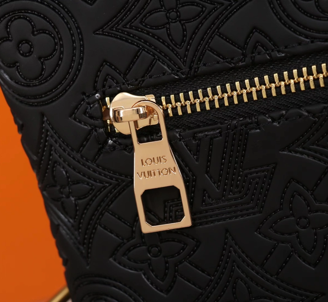 Unique 1526 Louis Vuitton AAA Man Wallets