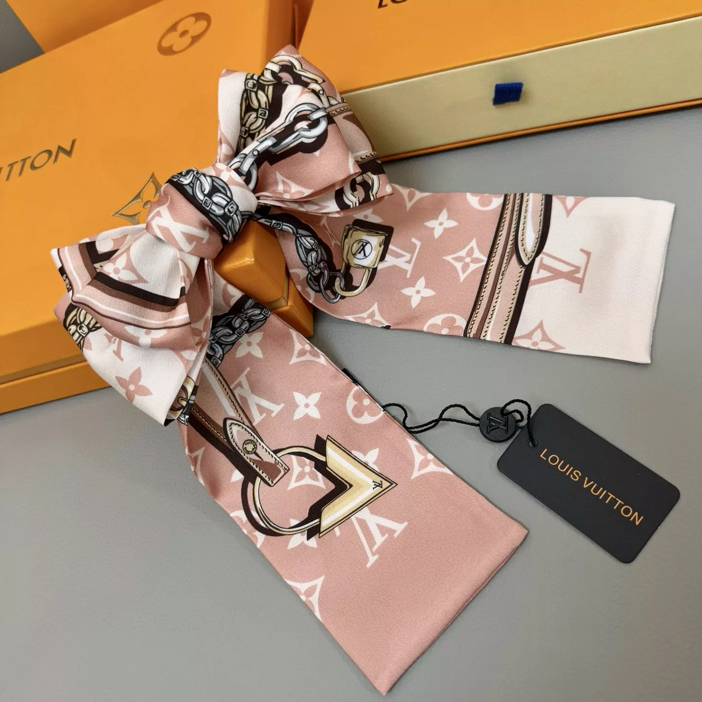 Unique 1722 Louis Vuitton Silk Scarf