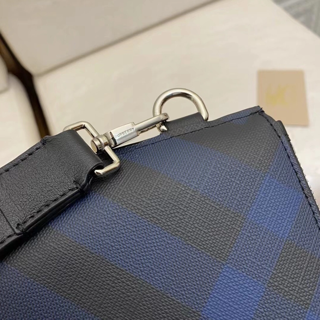 Unique 1888 Burberry AAA Man Wallets